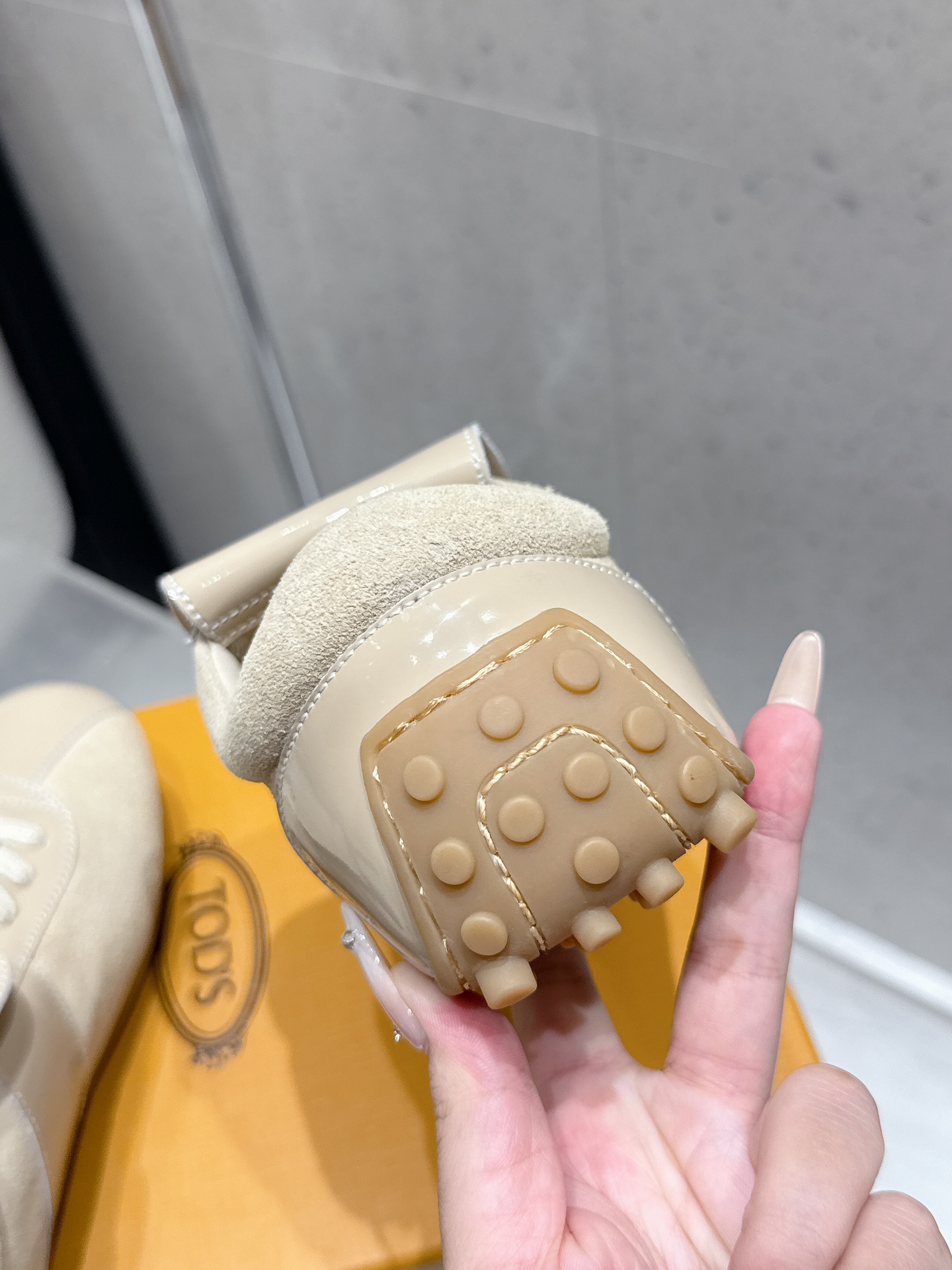 German White Sneakers: Custom Cow and Sheep Skin, Zoom Bottom, Limited Edition - 图片 7