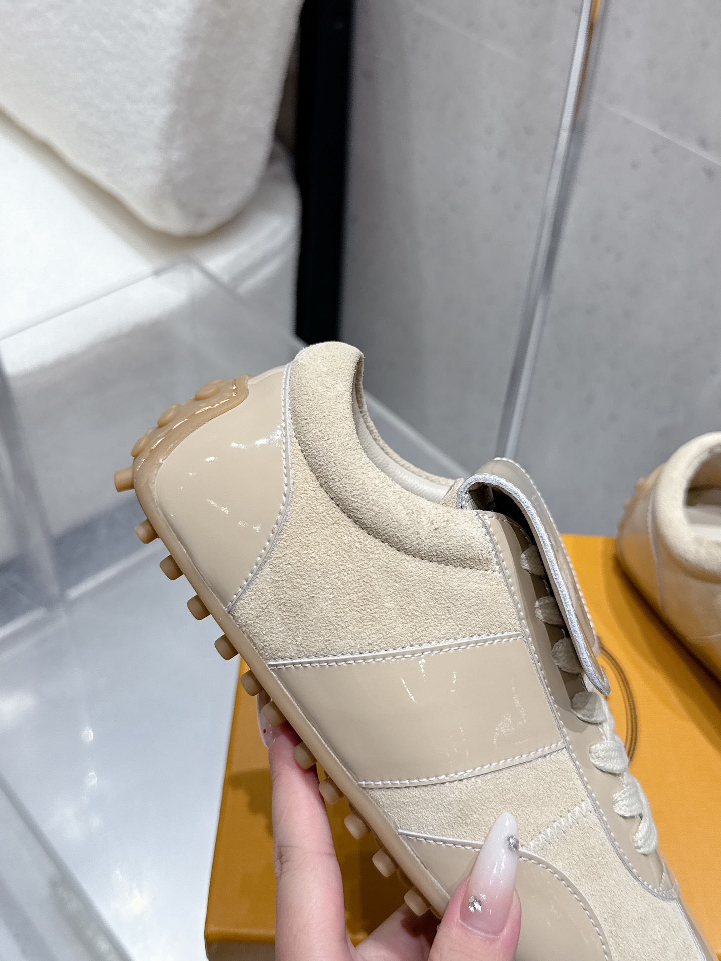 German White Sneakers: Custom Cow and Sheep Skin, Zoom Bottom, Limited Edition - 图片 9