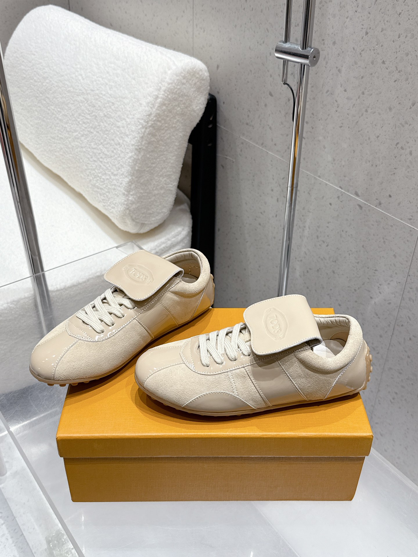 German White Sneakers: Custom Cow and Sheep Skin, Zoom Bottom, Limited Edition - 图片 2