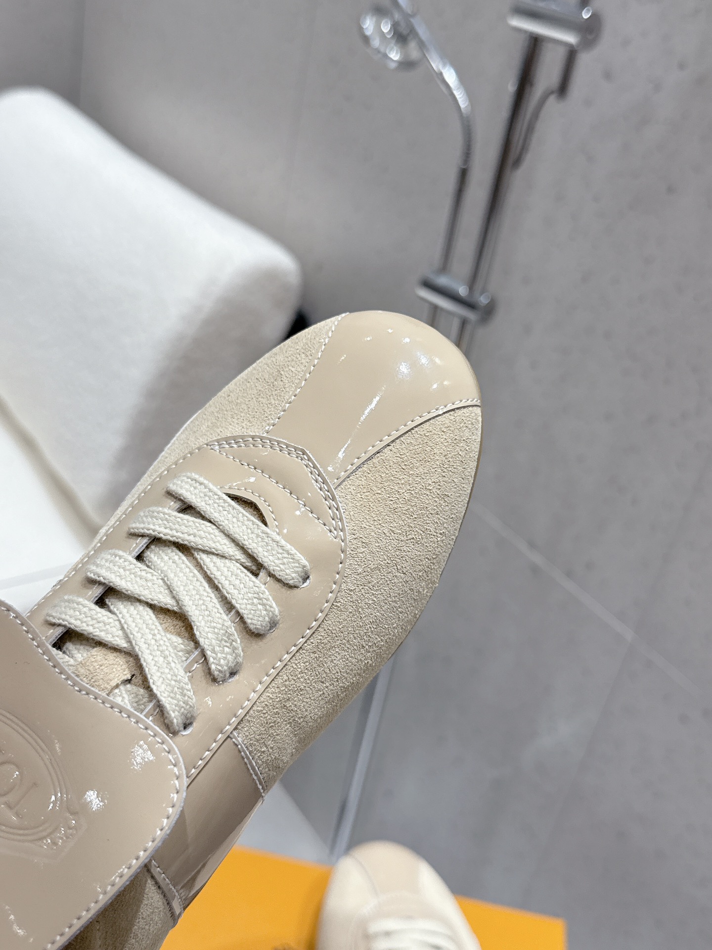 German White Sneakers: Custom Cow and Sheep Skin, Zoom Bottom, Limited Edition - 图片 6