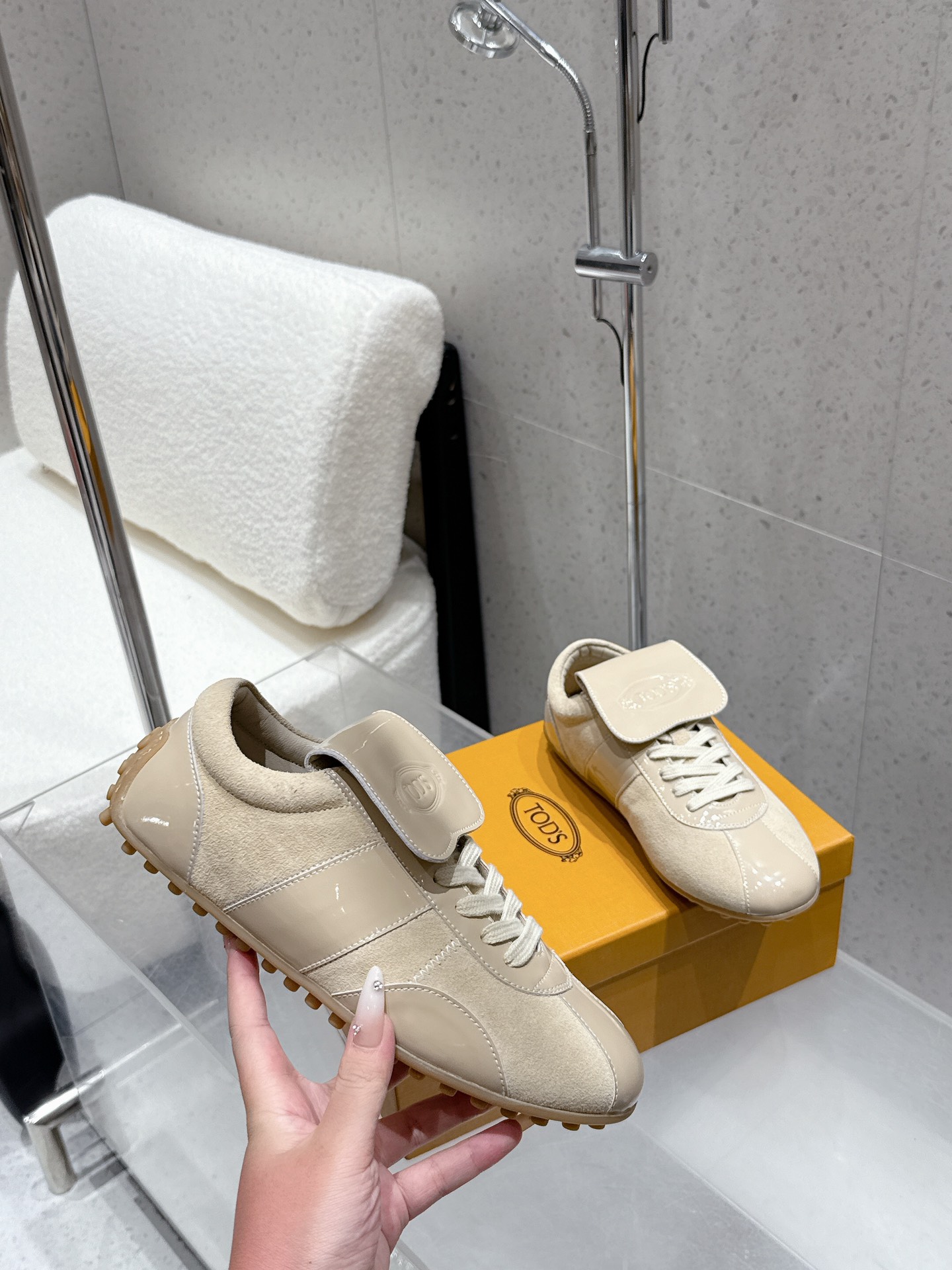 German White Sneakers: Custom Cow and Sheep Skin, Zoom Bottom, Limited Edition - 图片 5