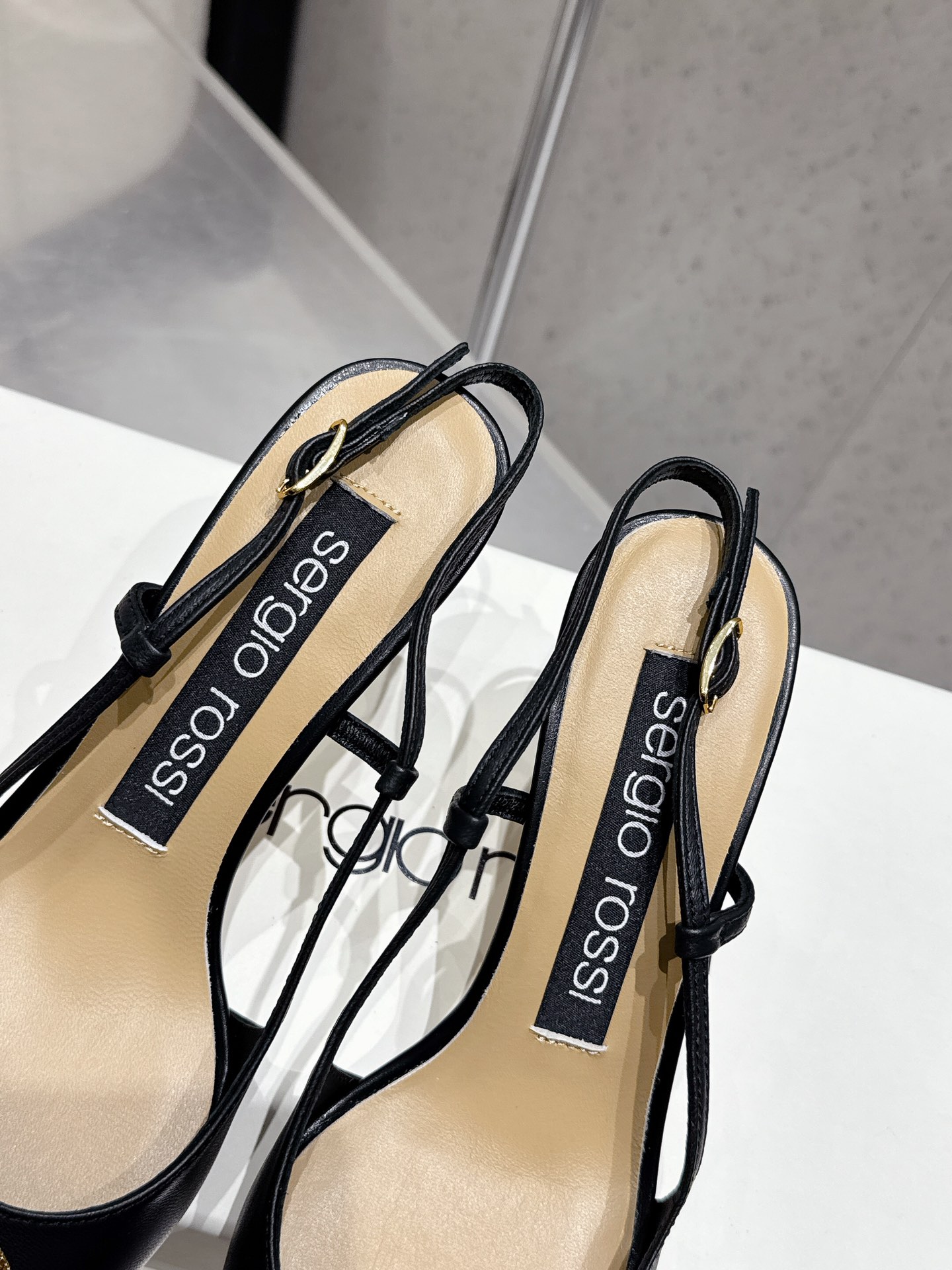 Italian Sergio Rossi Gold Cut-In Sandals: Elegant 25-Year-Old Gold Tablet Shoes - 图片 7