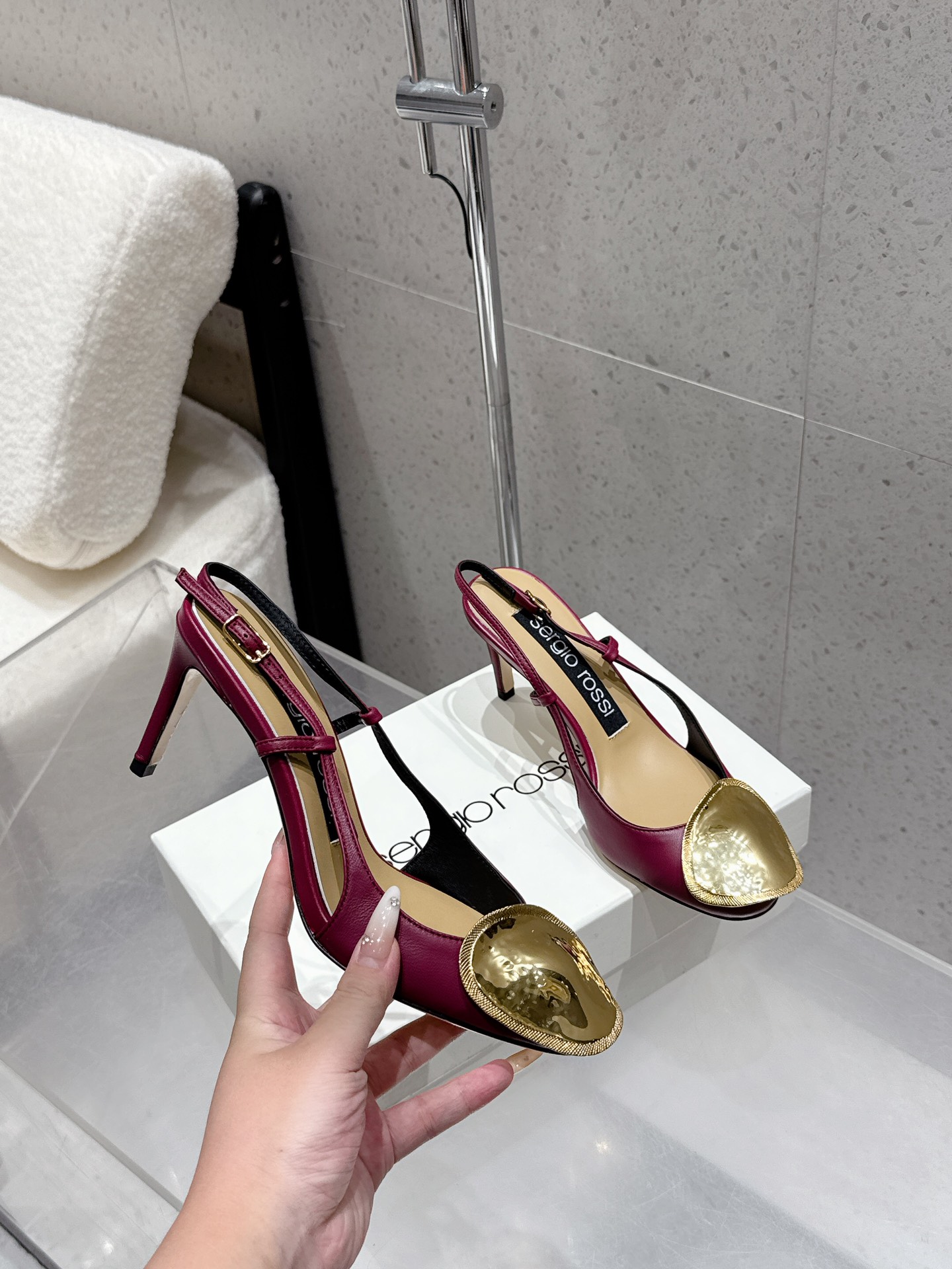 Italian Shoes King Sergio Rossi Gold Cut-in Sandals – High Quality, Elegant, Versatile, Imported Real Leather - 图片 4