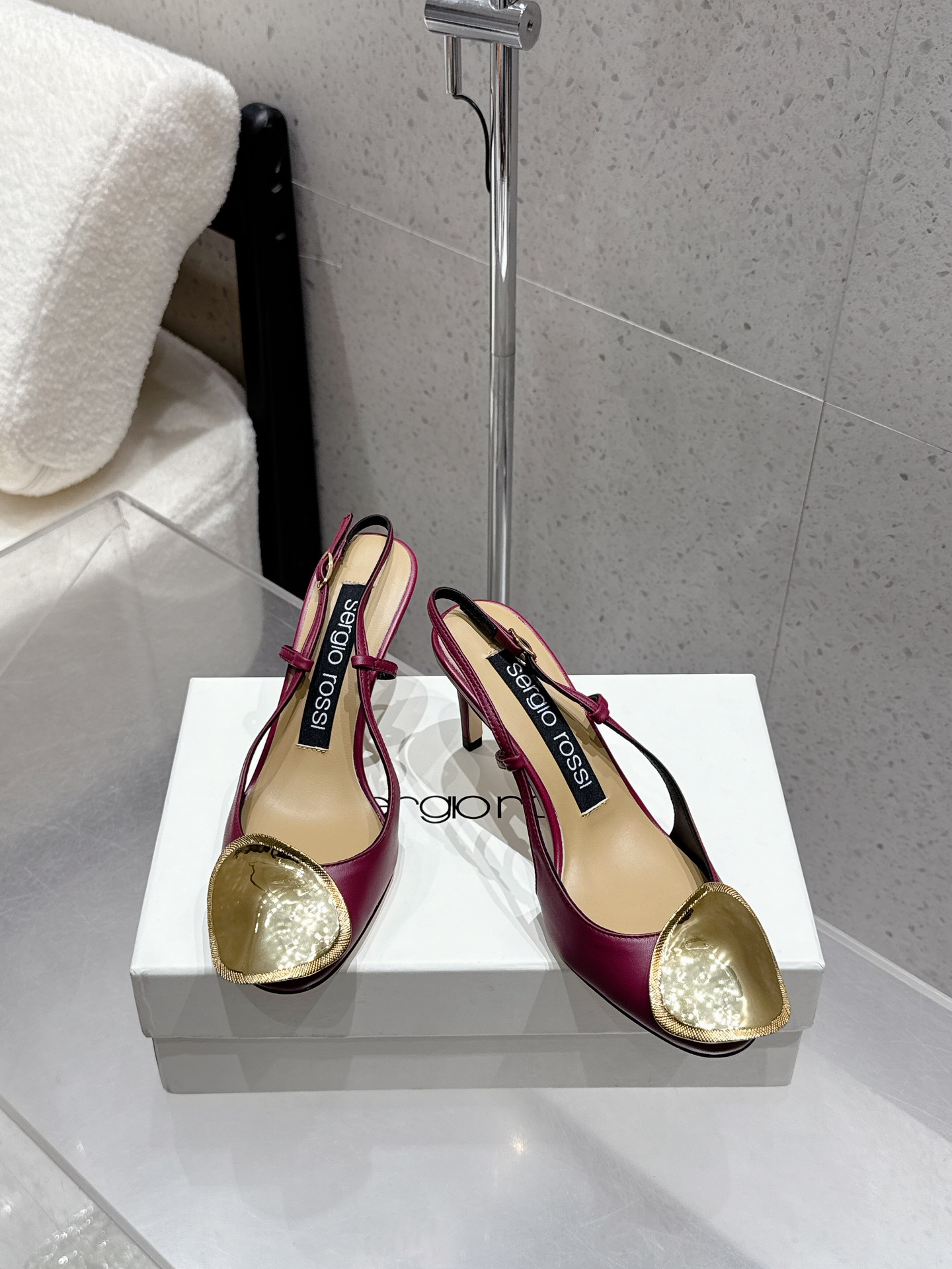 Italian Shoes King Sergio Rossi Gold Cut-in Sandals – High Quality, Elegant, Versatile, Imported Real Leather - 图片 2