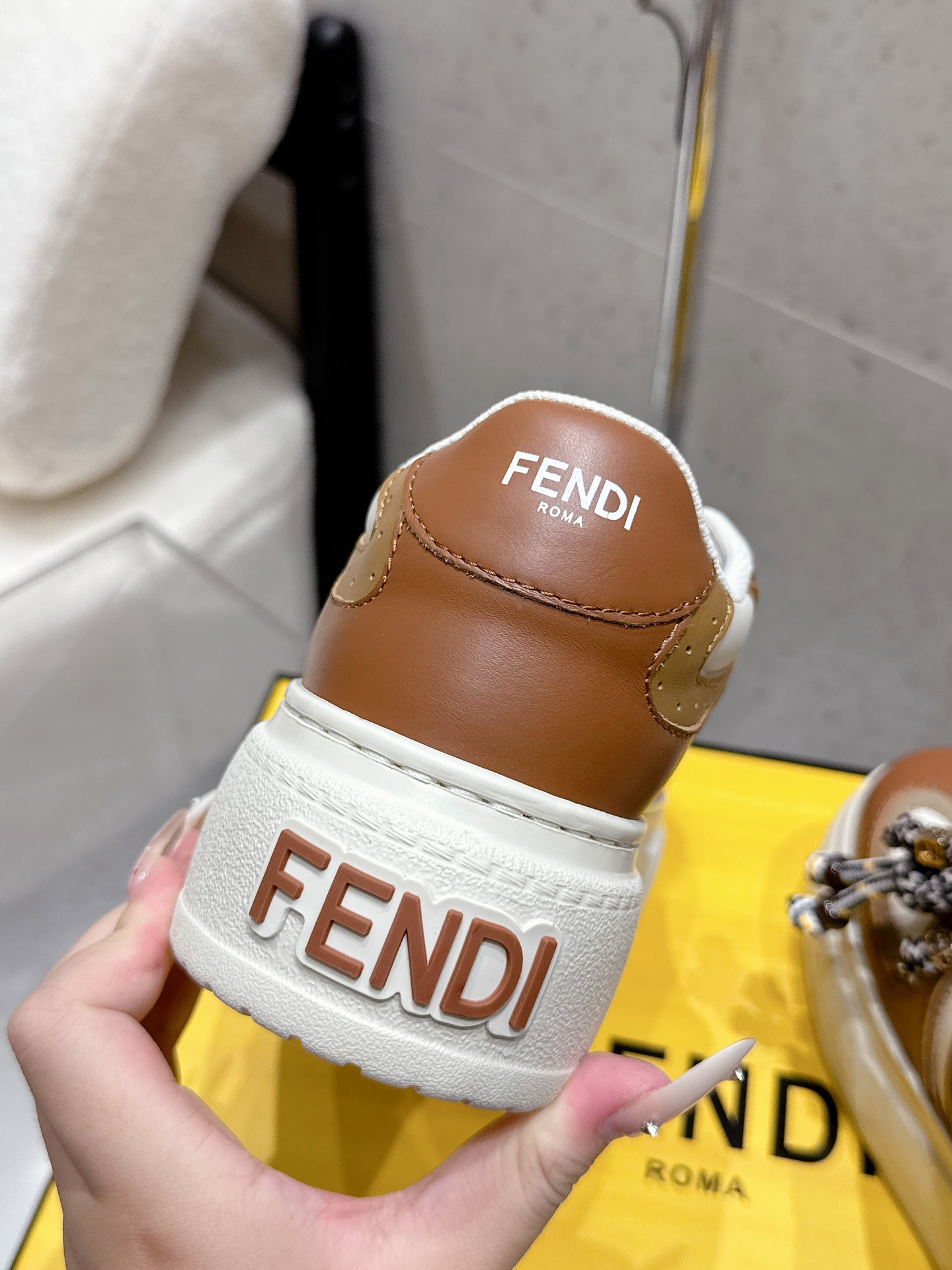 “Top Quality Fendi-Fendy Match 25 Light Pink Leather Belt Sandals with Unique Details” - 图片 6