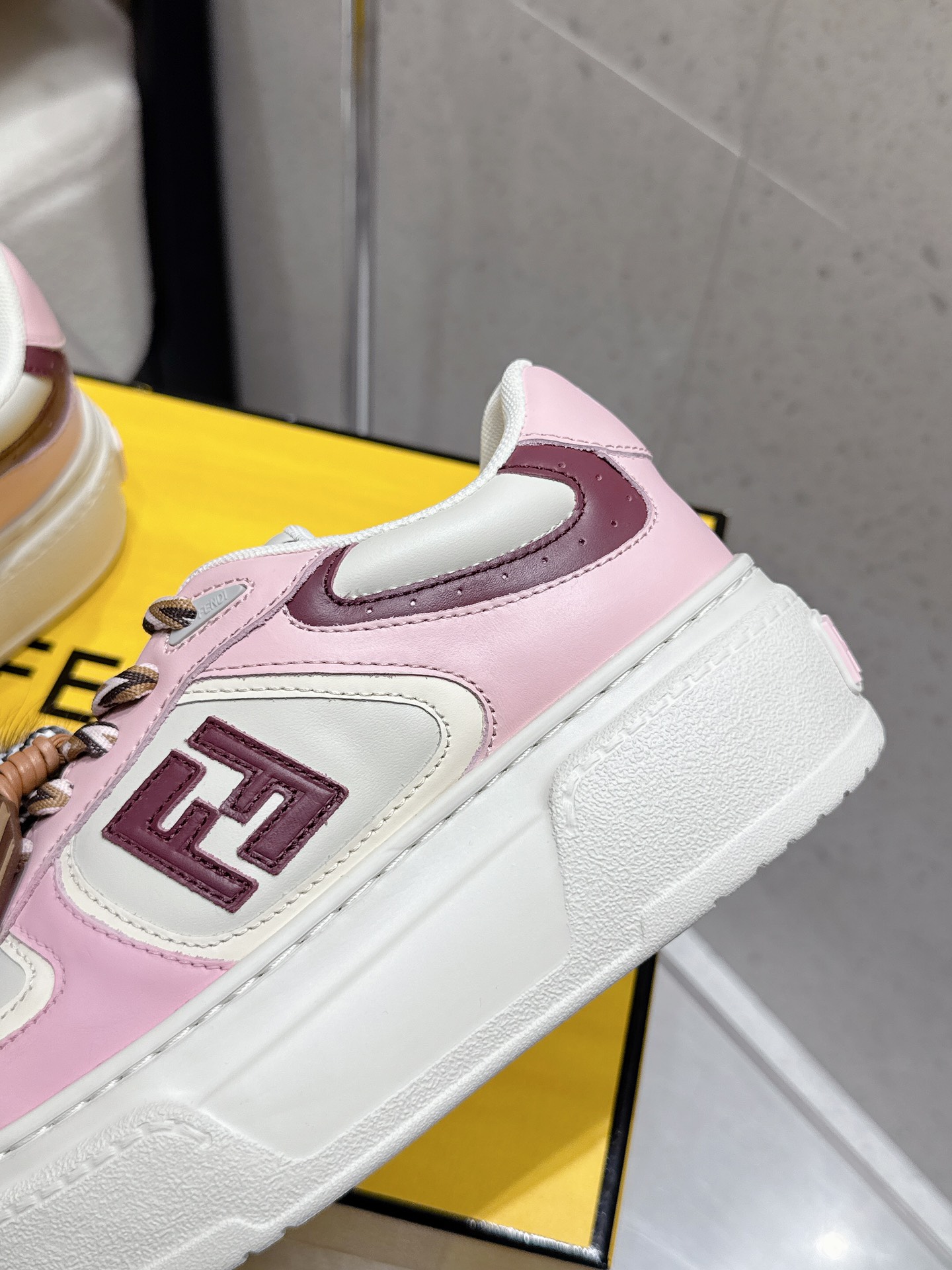 Title: Fendi-Fendy Match 25 Belt Sneakers Review: Features, Design, and Materials - 图片 7