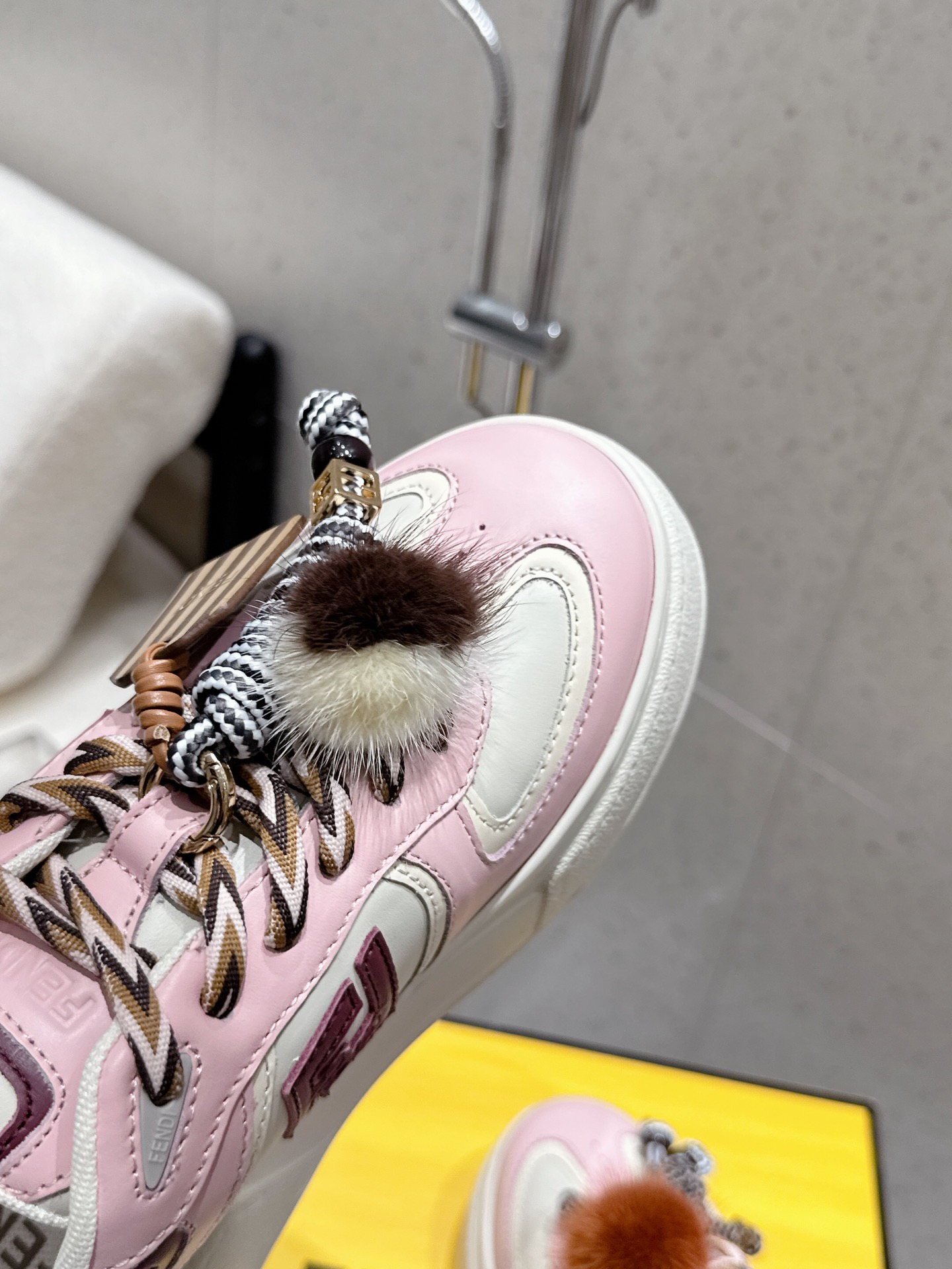 Title: Fendi-Fendy Match 25 Belt Sneakers Review: Features, Design, and Materials - 图片 5