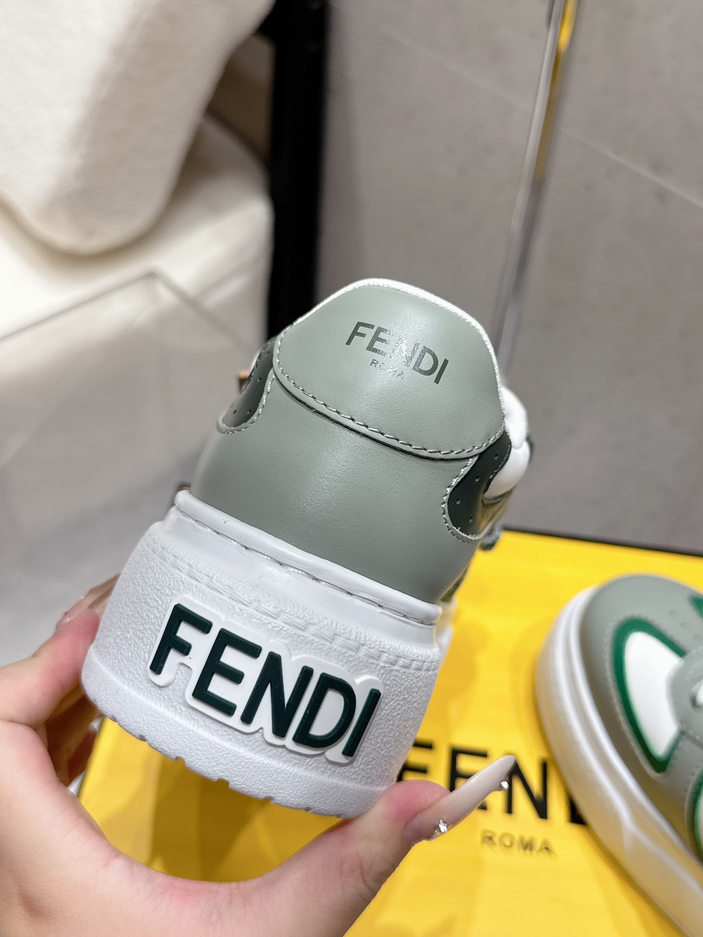 Fendi Match 25 Light Pink Leather Sandals with Unique Details and Metallic Accents – Product Description - 图片 6