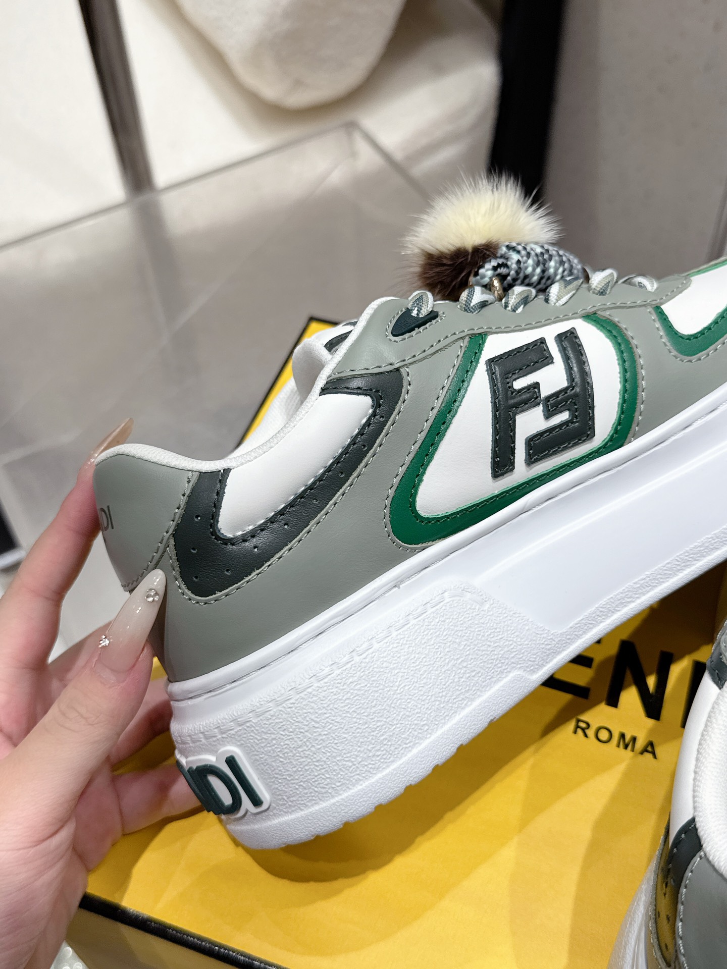 Fendi Match 25 Light Pink Leather Sandals with Unique Details and Metallic Accents – Product Description - 图片 7