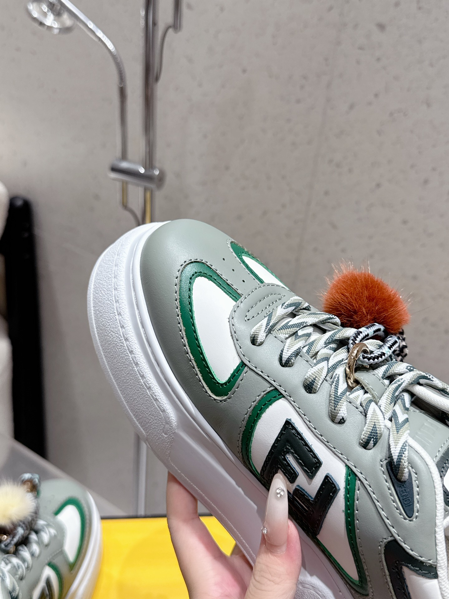 Fendi Match 25 Light Pink Leather Sandals with Unique Details and Metallic Accents – Product Description - 图片 5