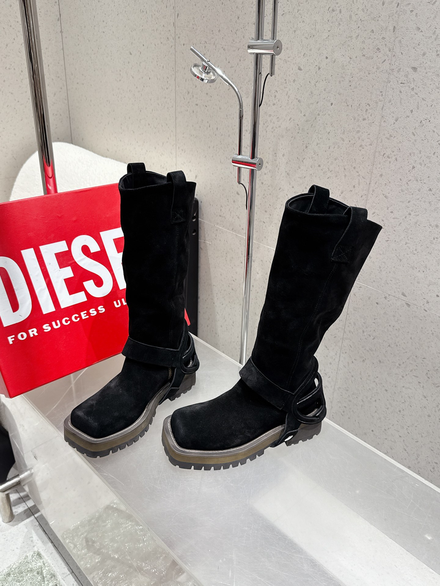 “1152Diesel 25ss High-Quality Prototype Aluminum Shoes with Sheepskin Lining and 5cm Heels”