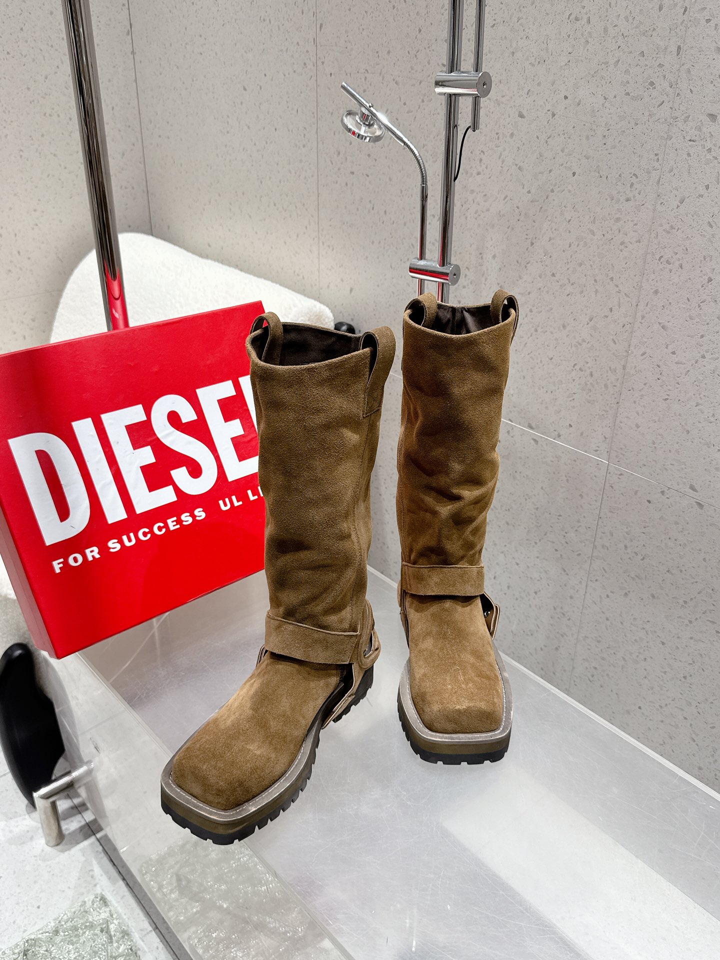 “1152Diesel 25ss Substitute Prototype: High-Quality Plain-Faced Fashion Shoes with Sheepskin Lining” - 图片 2