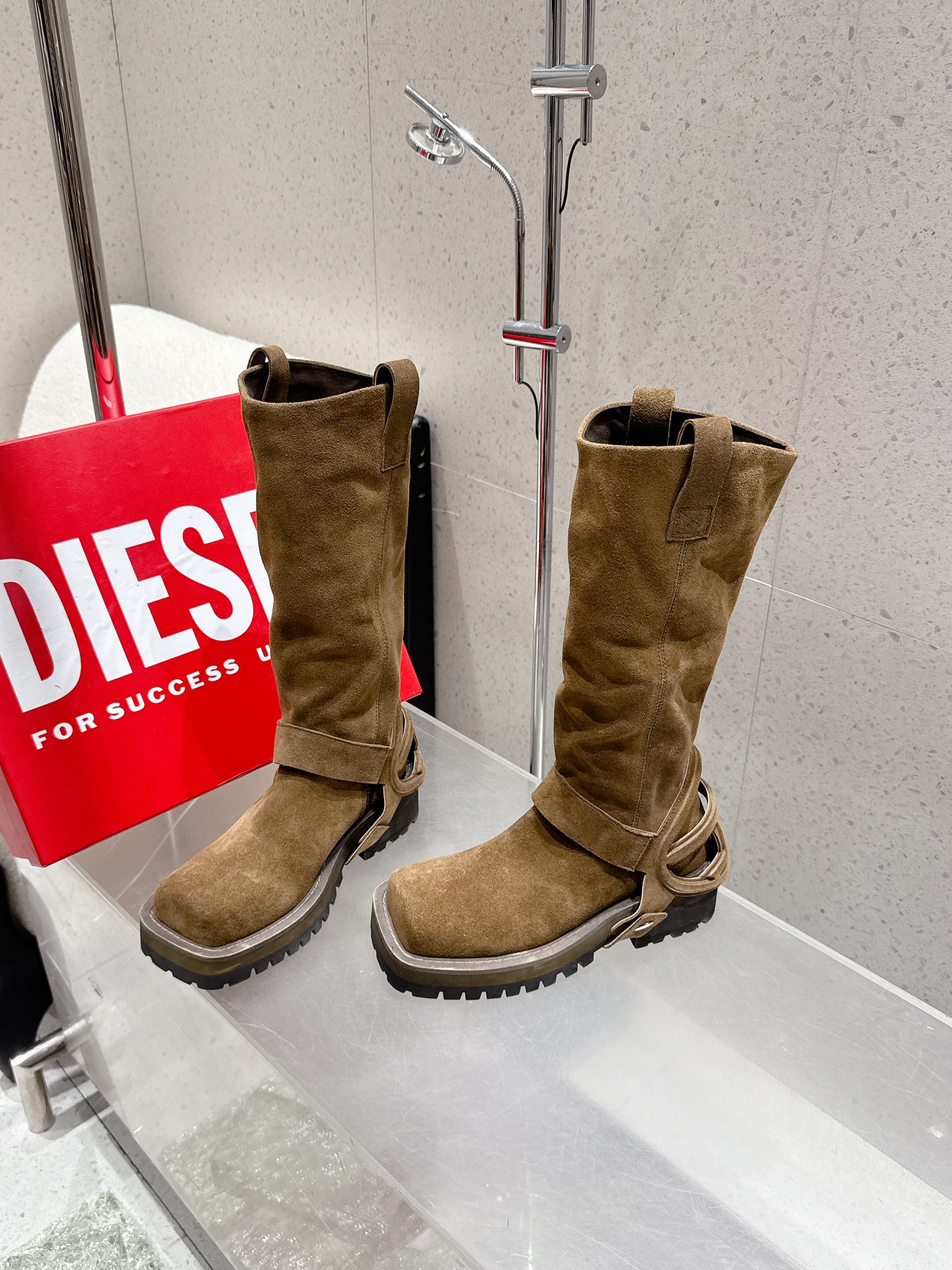 “1152Diesel 25ss Substitute Prototype: High-Quality Plain-Faced Fashion Shoes with Sheepskin Lining”
