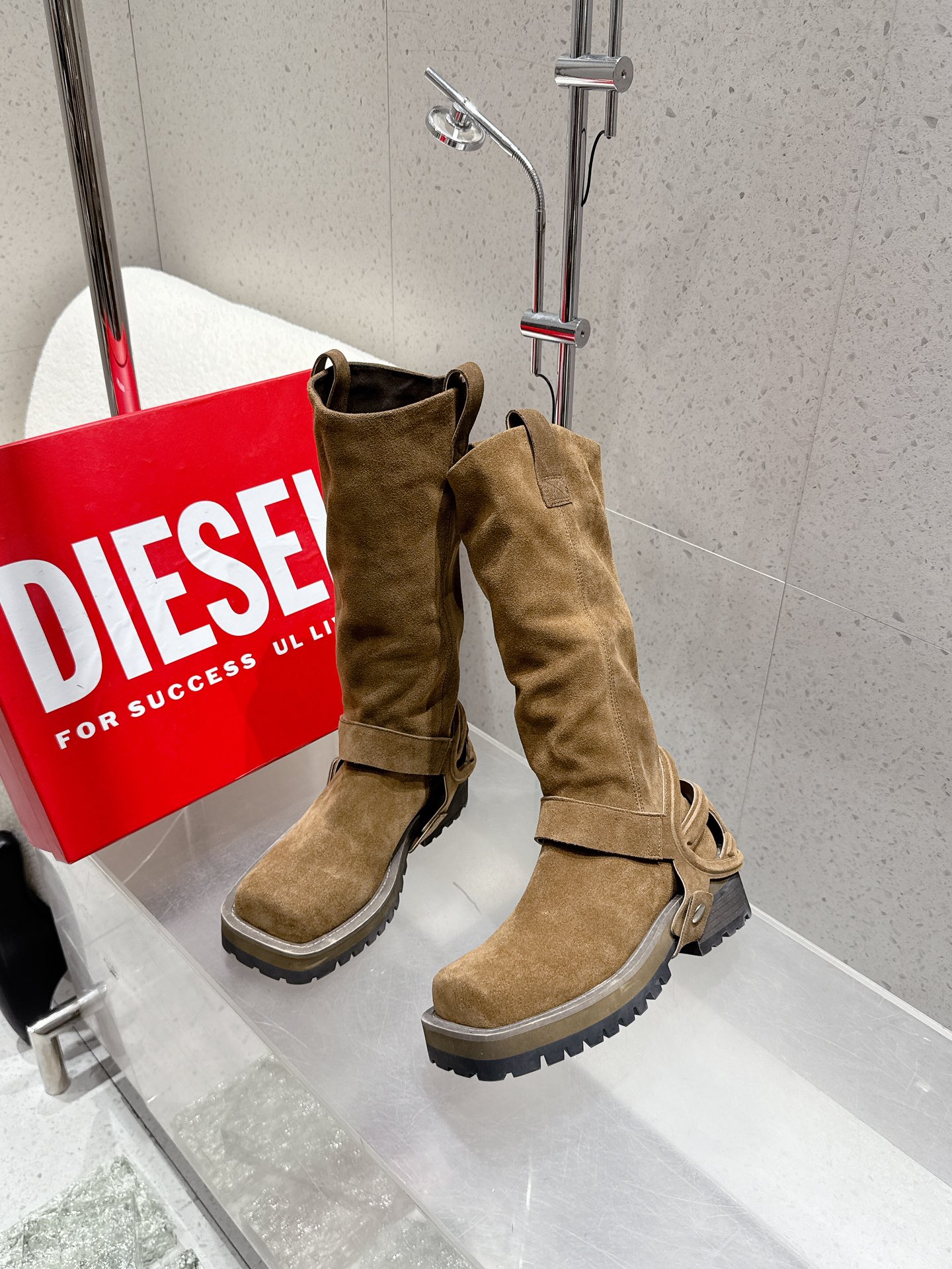 “1152Diesel 25ss Substitute Prototype: High-Quality Plain-Faced Fashion Shoes with Sheepskin Lining” - 图片 3