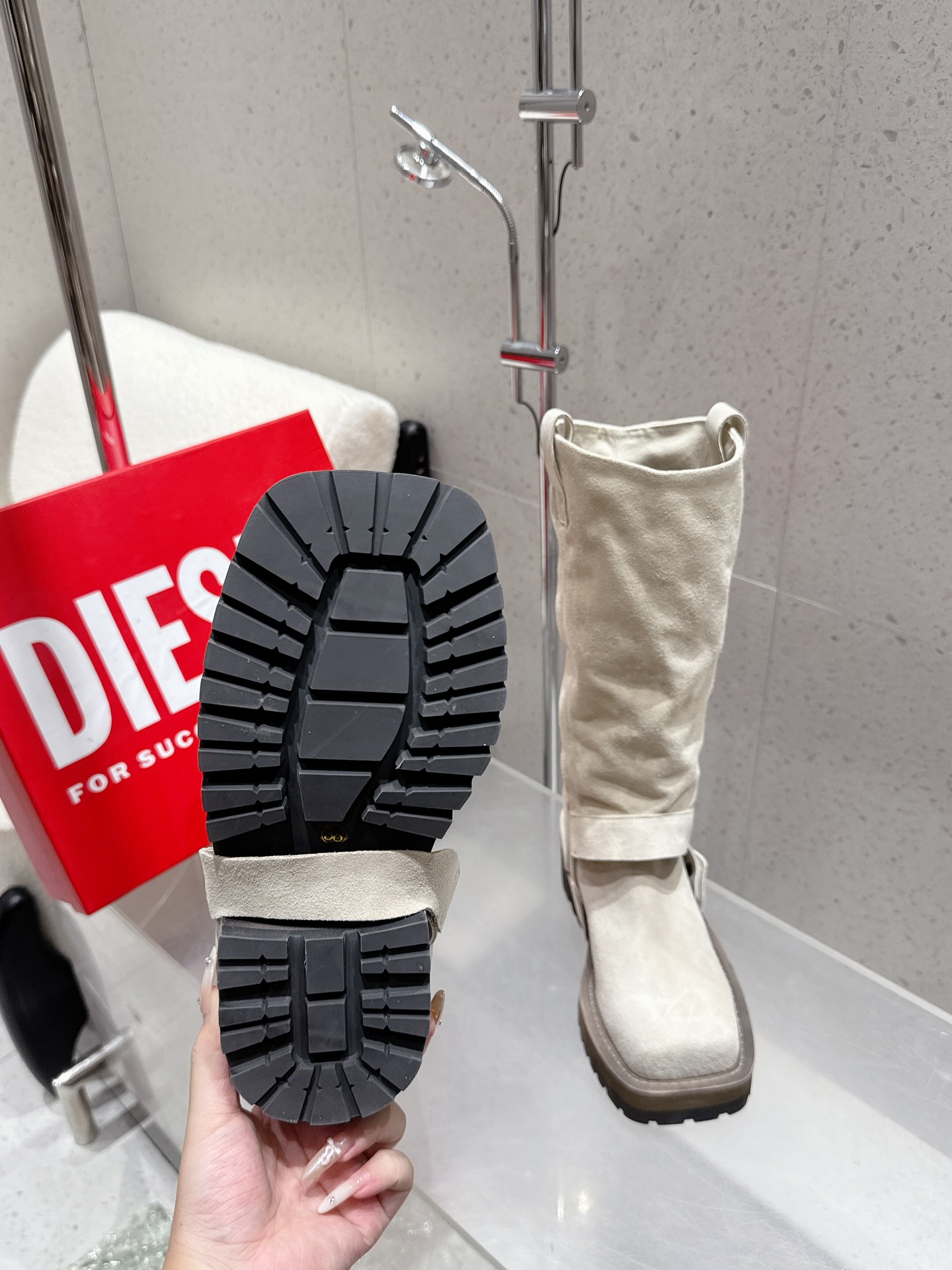 “High-Quality Prototype Development: Simple-Style Design with Sheep Skin Lining” - 图片 8