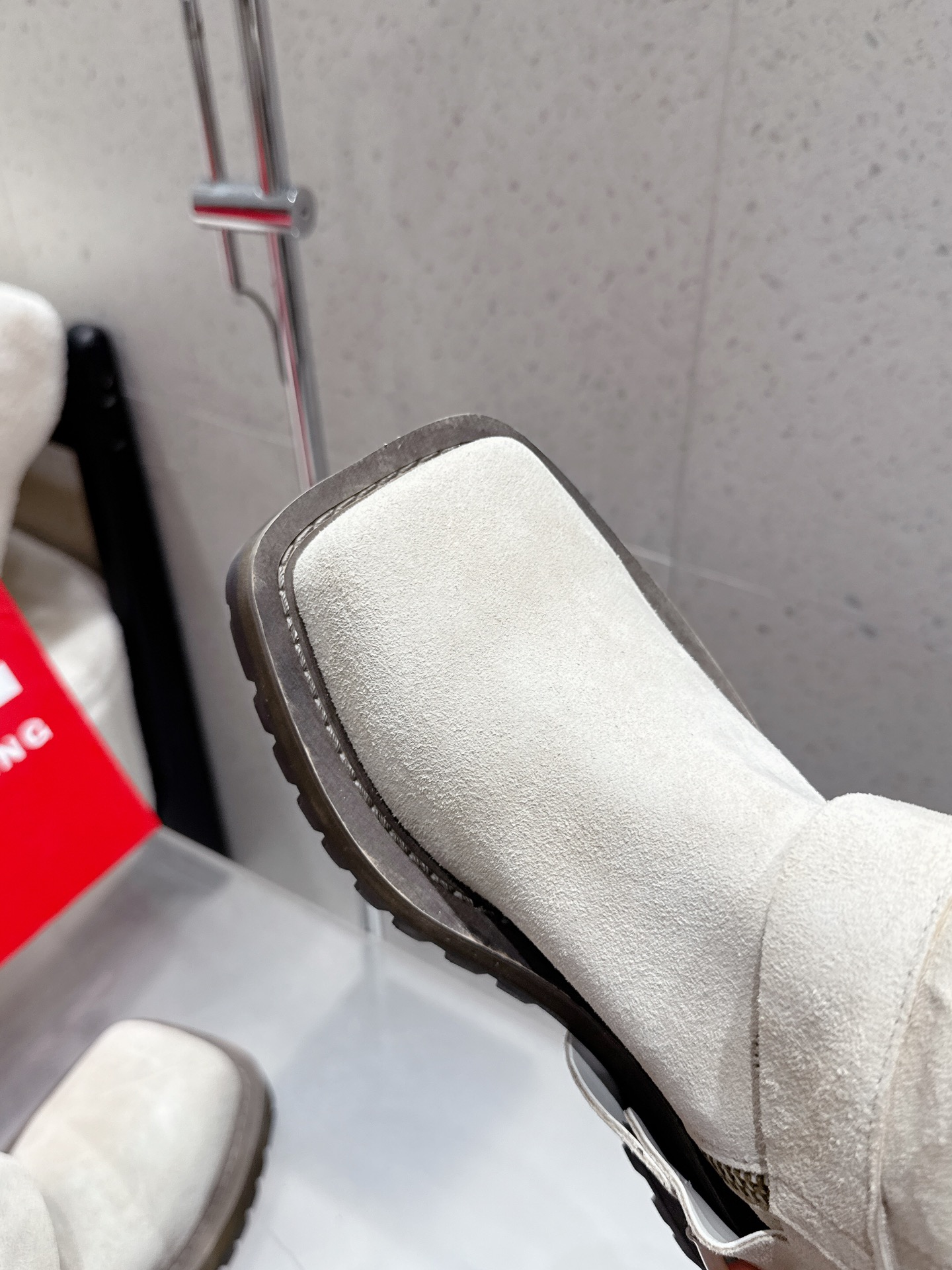 “High-Quality Prototype Development: Simple-Style Design with Sheep Skin Lining” - 图片 5