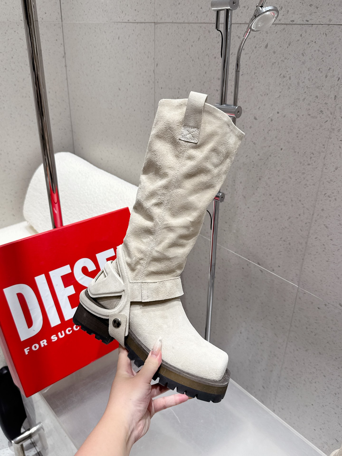 “High-Quality Prototype Development: Simple-Style Design with Sheep Skin Lining” - 图片 4