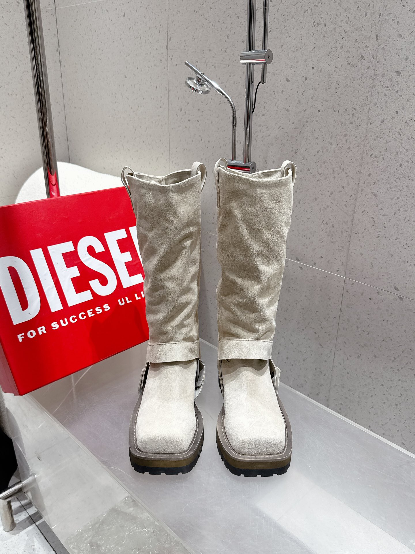 “High-Quality Prototype Development: Simple-Style Design with Sheep Skin Lining” - 图片 9
