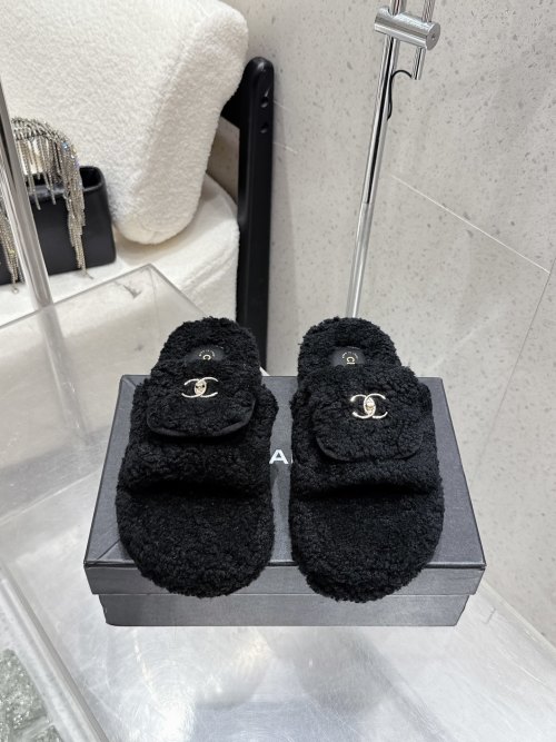 Elegant Lambswool Slippers with Classic Flap Design - Comfortable & Chic 1 Elegant Lambswool Slippers with Classic Flap Design - Comfortable & Chic