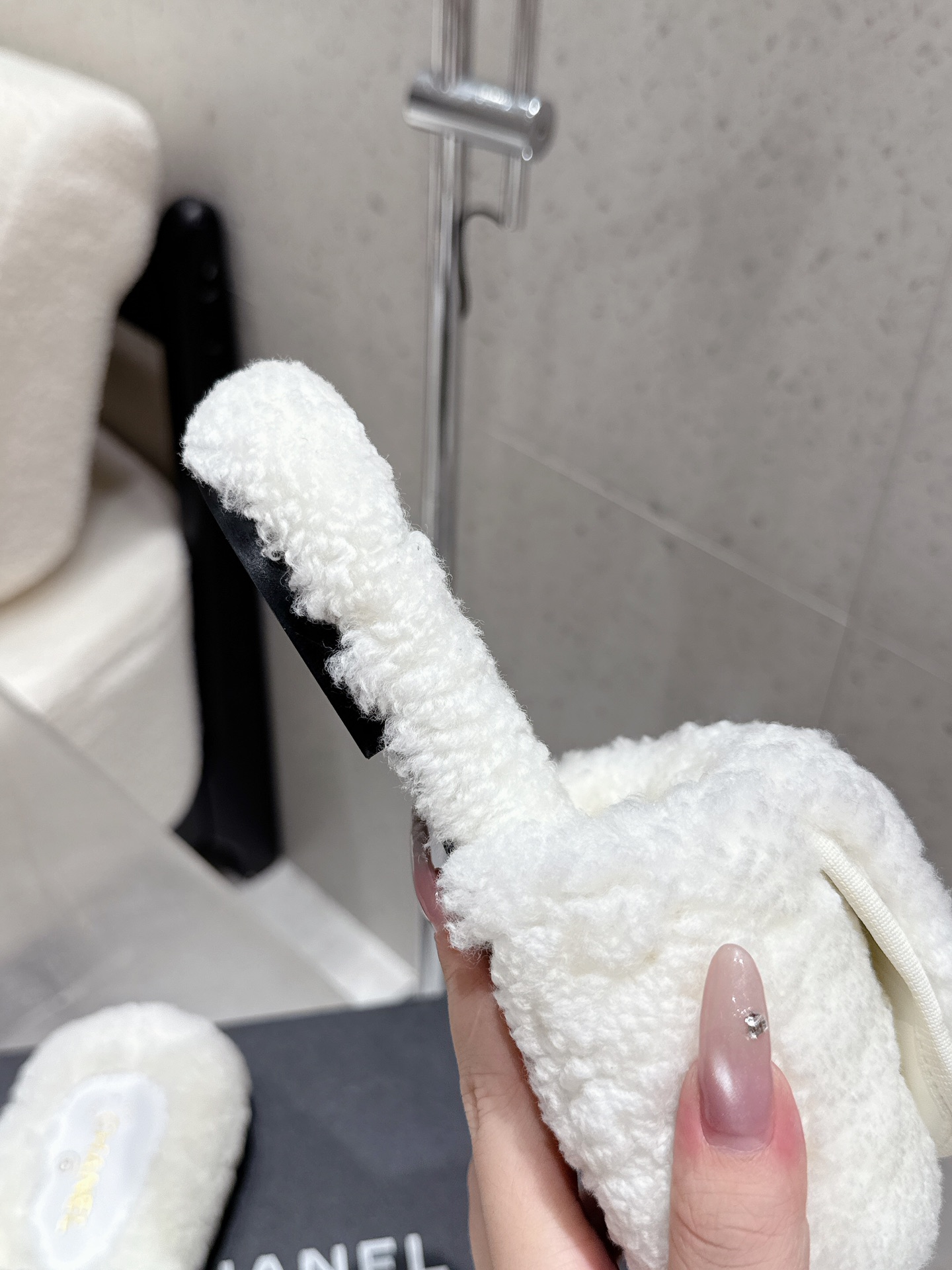 Fluffy Lambswool Slippers with Classic Flap Design - Cozy & Chic 9 i1757403432 4748 0