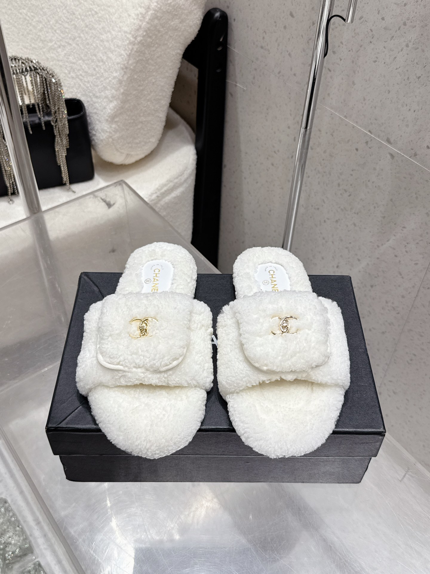 Fluffy Lambswool Slippers with Classic Flap Design - Cozy & Chic 3 i1757403433 1881 4