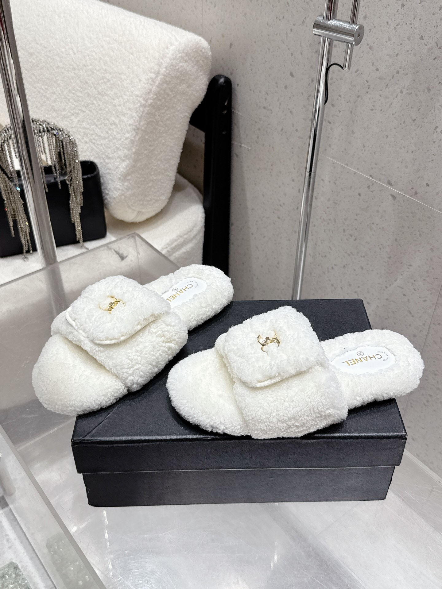 Fluffy Lambswool Slippers with Classic Flap Design - Cozy & Chic 2 i1757403433 4973 8