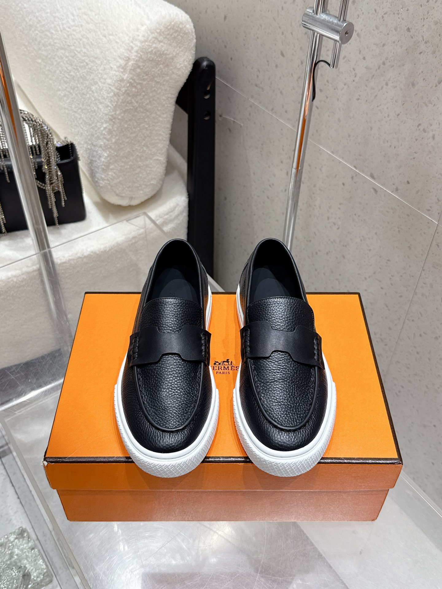 NO:512221,Purchase grade Couple style Cowhide Men 10 Hermes H Home Game kelly buckle thick sole loafers Calf leather loafer style lace-free casual sneakers, paired with functional palladium-plated Kelly shoe buckles. Original custom Kelly shoe buckles Custom imported calfskin/palm cowhide/yangjing/sheepskin inner lining Original open molded outsole Size#35-45 (for women 40 men 45 custom), loafers, hermes, hermes, loafers, sneakers, cowhide, sheepskin, sheep19860909代购级 情侣款 牛皮面 男10 Hermes 爱马仕 H家 Game kelly扣厚底乐福鞋 小牛皮乐福鞋风格免系带休闲运动鞋,搭配功能性镀钯Kelly鞋扣. 原版定制Kelly鞋扣 定制进口小牛皮/掌纹牛皮/羊京/羊皮内里 原版开模大底 Size#35-45（女40 男45 定做）,乐福鞋,hermes,hermes,loafers,sneakers,cowhide,sheepskin,sheep,Women's Shoes