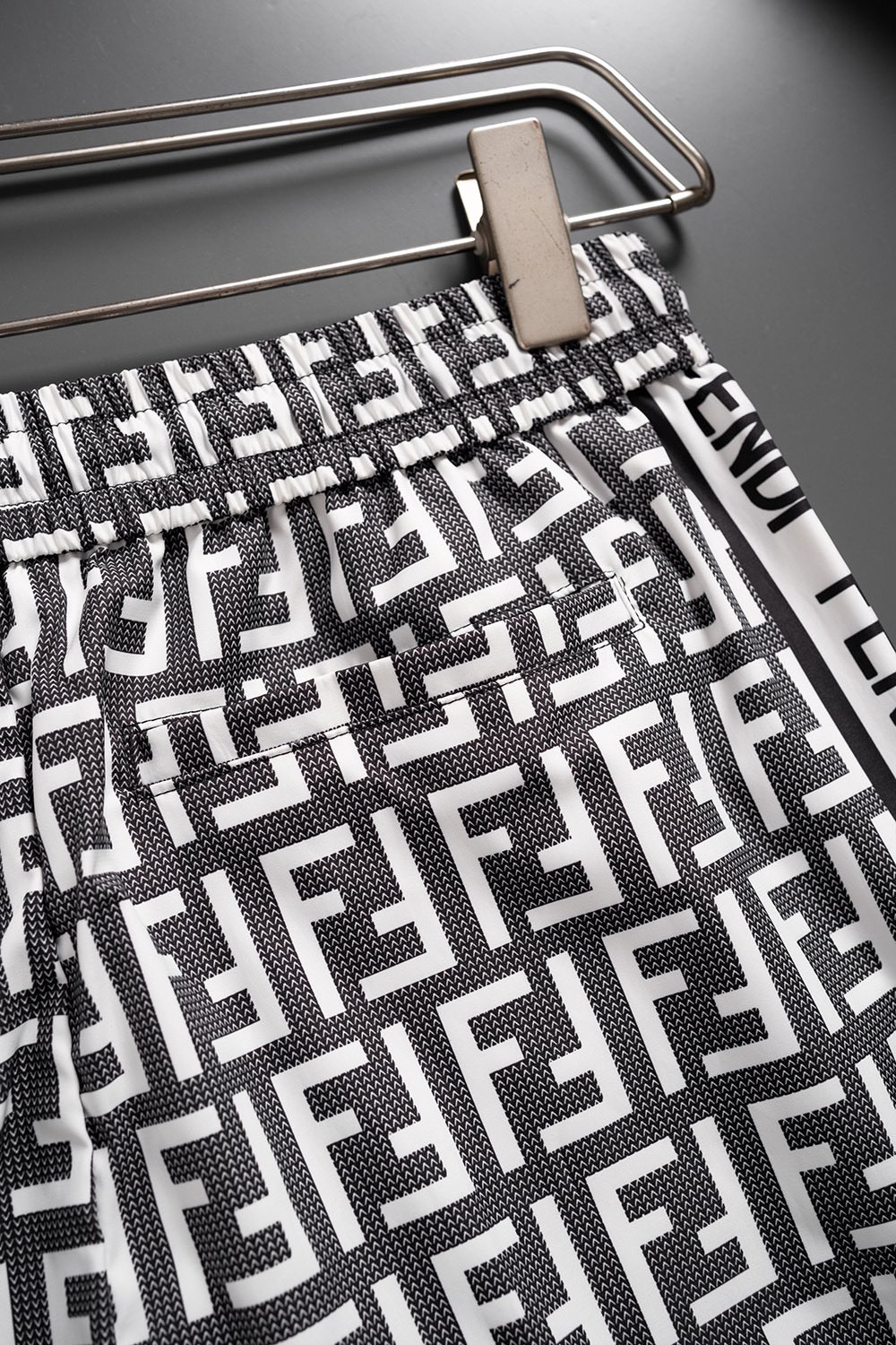 Fendi Feddie’s Summer Shoots: High-Quality Polyester Fabrics, Super-Pretty Effects - 图片 3