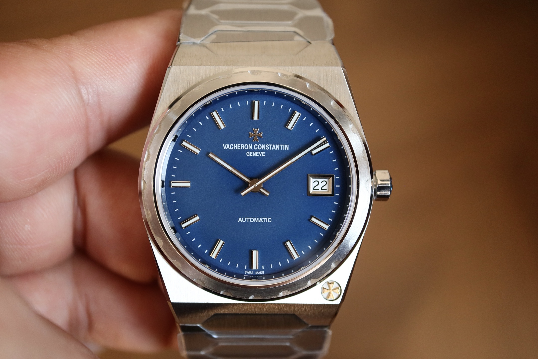 NO:821959,[The only real machine version on the entire network] MX new product - [VC Vacheron Constantin historical masterpiece series]  H/222】Wristwatch [Model] H/222 [Case] Size 37mm × 8.3mm [Movement] Use imported CITIZEN/2 automatic winding integrated movement, non-market domestic movement splint machine, more stable and accurate. [Watch strap] uses an integrated hexagonal central link to make the whole watch more angular, without losing the timeless and elegant beauty,,vacheron19860909【全网唯一真机版本】 MX新品——【VC江诗丹顿历史名作系列 H/222】腕表【型号】H/222【表壳】尺寸37mm×8.3mm【机芯】以进口CITIZEN改/2自动上链一体机芯,非市场国产机芯夹板机,走时更稳定精准.【表带】采用一体式六边型中央链节让整表更显棱角分明,同时又不失隽永优雅的美感,,vacheron,Watch