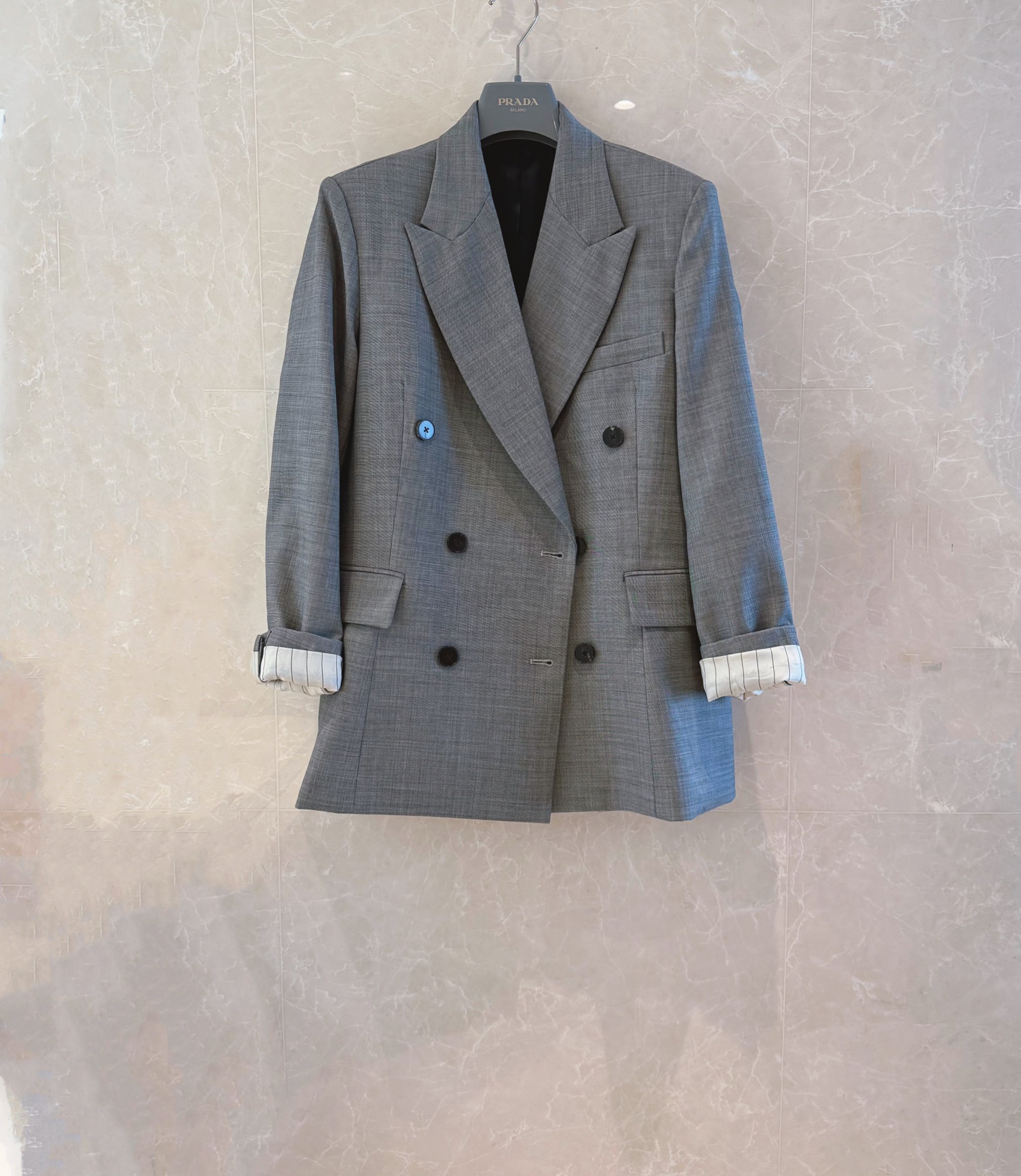 Elegant P Blazer: Classic Fit for Sophisticated Style in Gray and Black 4 a1739528013723 6335
