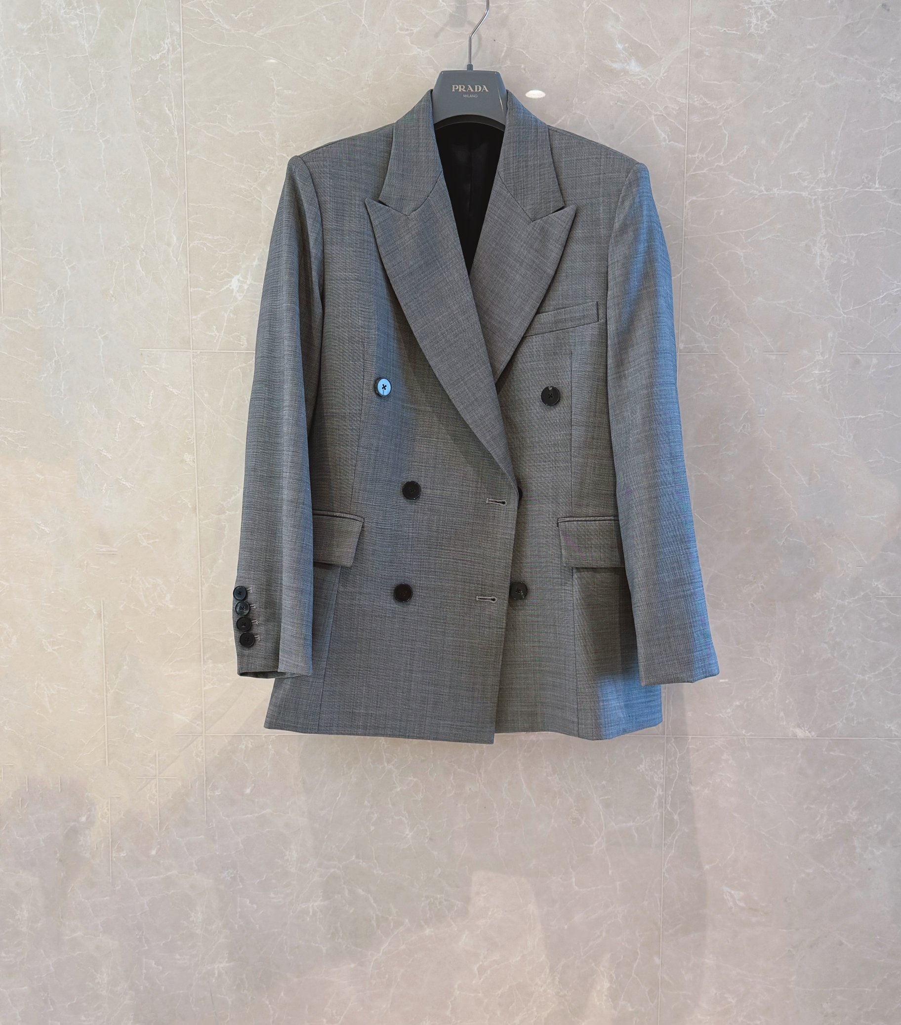 Elegant P Blazer: Classic Fit for Sophisticated Style in Gray and Black 5 a1739528013827 4308