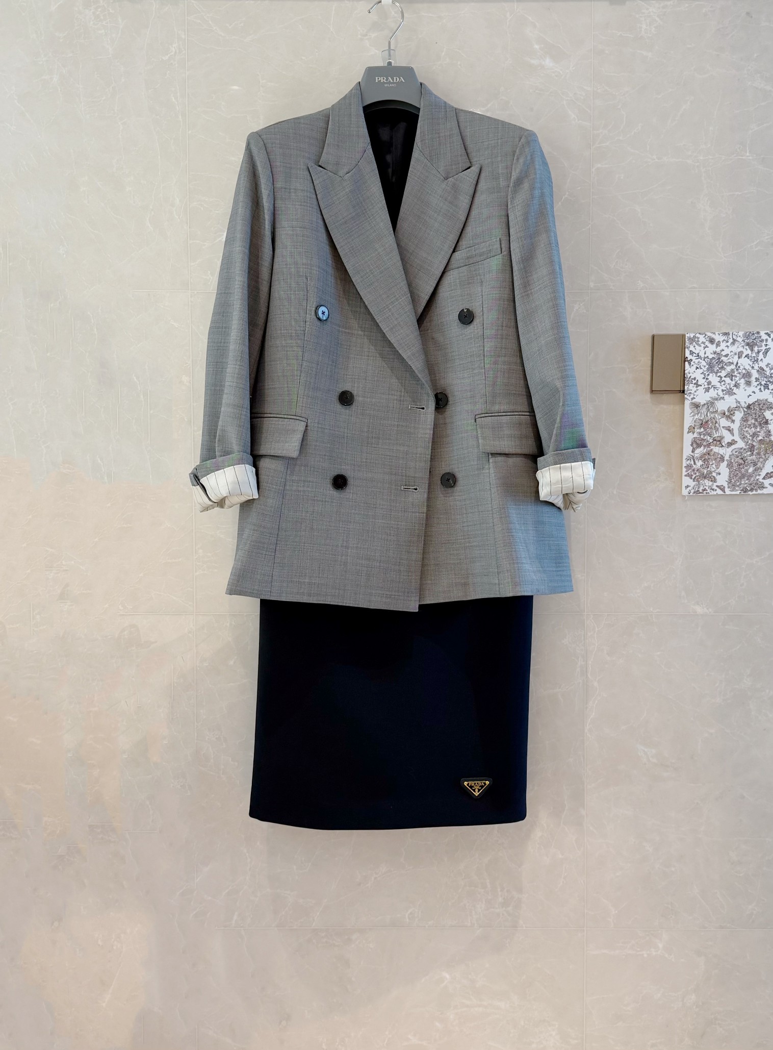Elegant P Blazer: Classic Fit for Sophisticated Style in Gray and Black 8 a1739528015399 7387