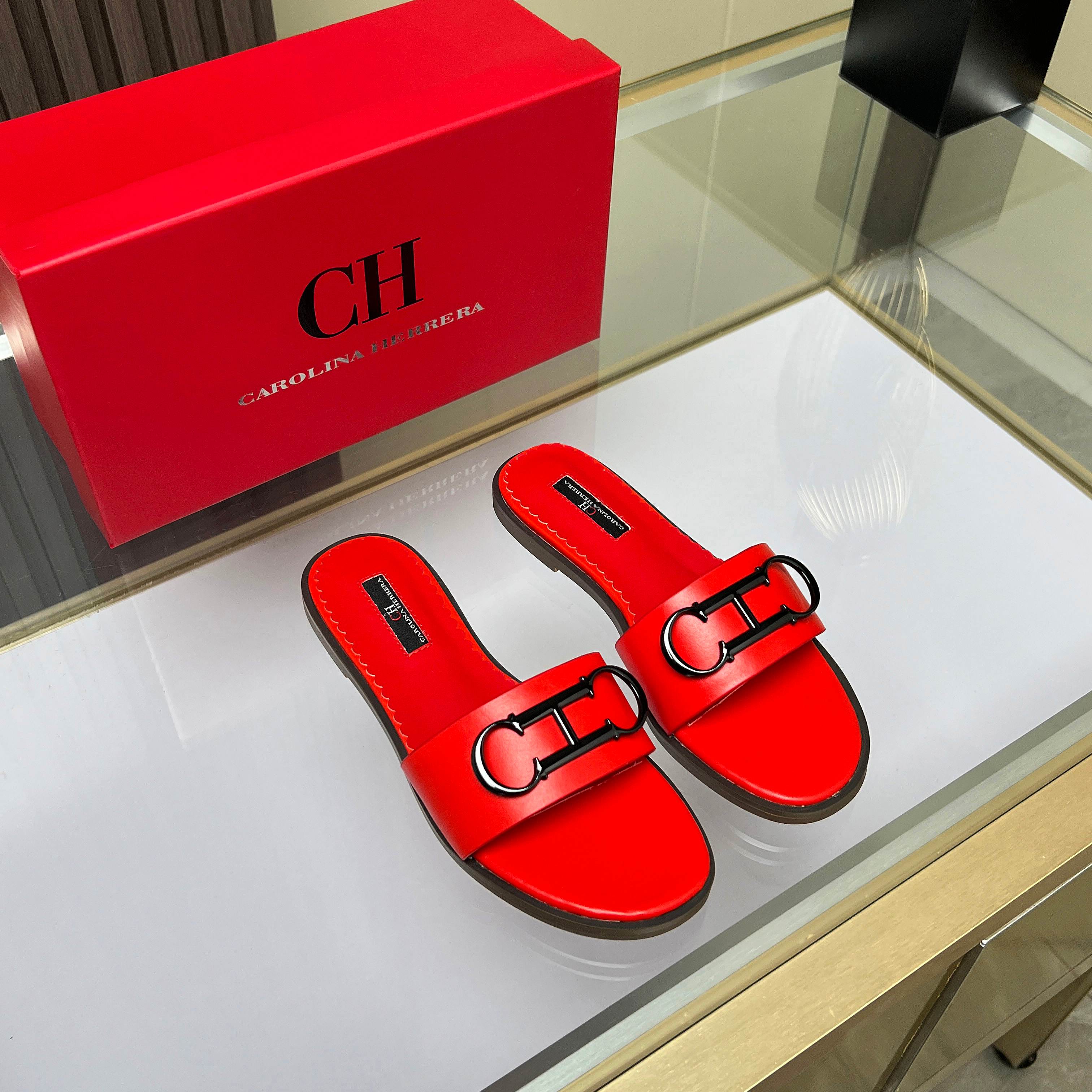 NO:262997,CH CaroLina.herrera Carolina new summer flat slippers, super comfortable and not tired. Fabric cowhide, inner sheepskin, rubber outsole. Color green snake pattern, white, apricot, silver snake pattern, gold snake pattern, black snake pattern, brown snake pattern, red, brown, black, blue. Size 35-43 sizes, slippers, slippers, cowhide, sheepskin19860909CH CaroLina.herrera卡罗琳娜夏季新款平底拖鞋,上脚超舒适不累脚 . 面料牛皮, 内里羊皮 ,橡胶大底 颜色绿色蛇纹,白色,杏色,银色蛇纹,金色蛇纹,黑色蛇纹,咖色蛇纹,红色,棕色,黑色,蓝色. 码数35-43码,拖鞋,slippers,cowhide,sheepskin,Women's Shoes