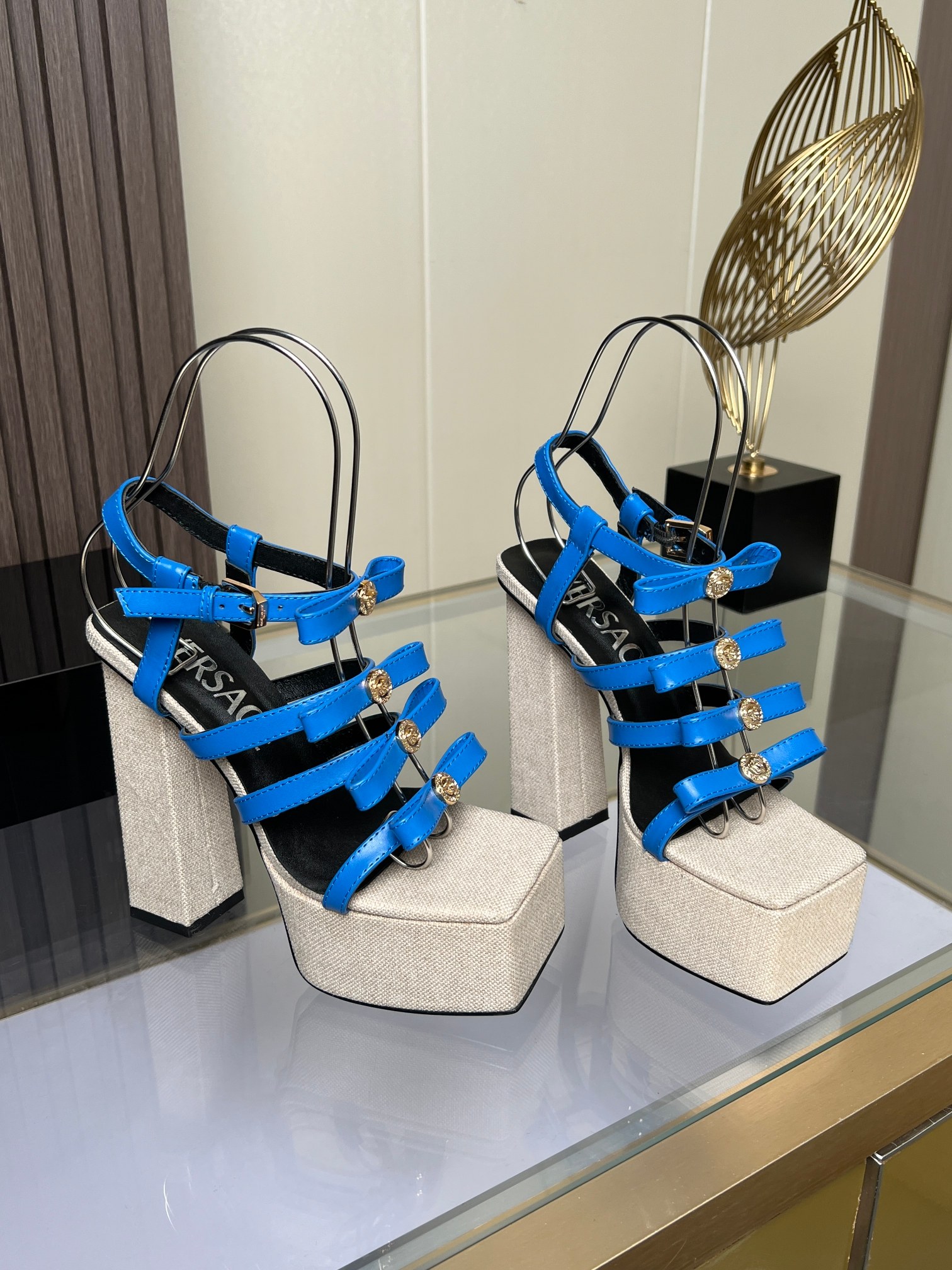 Van Sage’s High-Speed Fashion Tarp Sandals: Cattle Skin, Sheep Leather, Rubber Base. - 图片 2