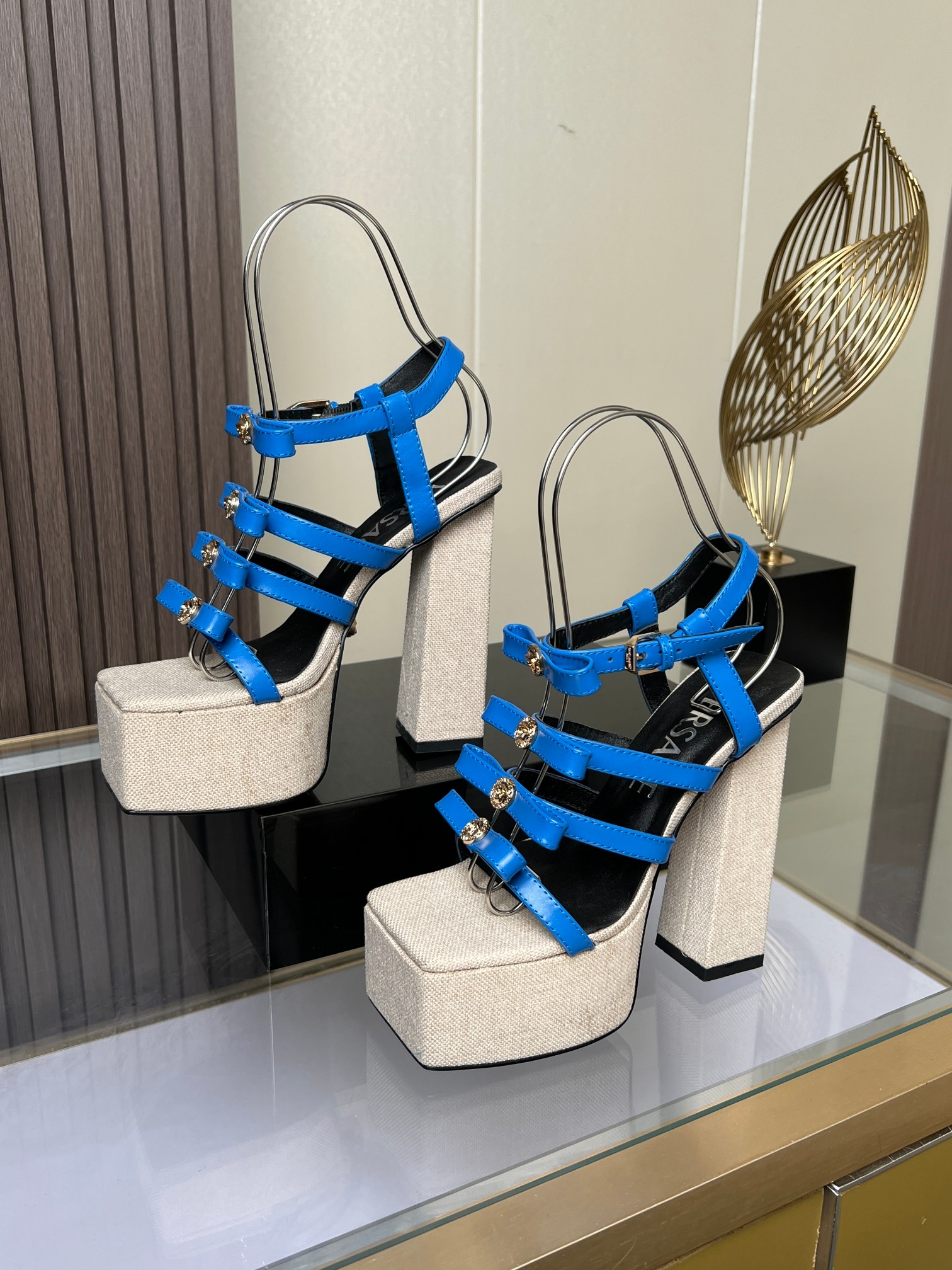 Van Sage’s High-Speed Fashion Tarp Sandals: Cattle Skin, Sheep Leather, Rubber Base. - 图片 9