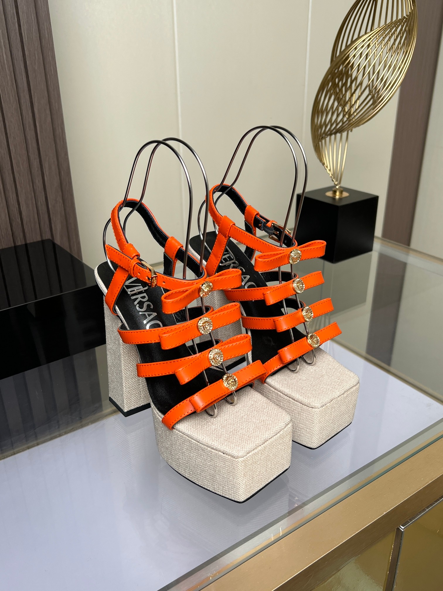 Van Sage’s High-Speed Fashion Tarp Sandals: Fabric Cattle Skin, Sheep Leather Mats. - 图片 1