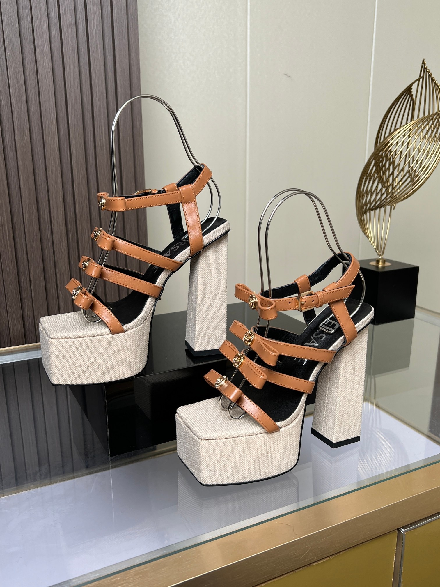 Van Sage’s High-Speed Fashion Tarps Sandals: Cattle Skin, Sheep Hides, Leather Mats - 图片 1