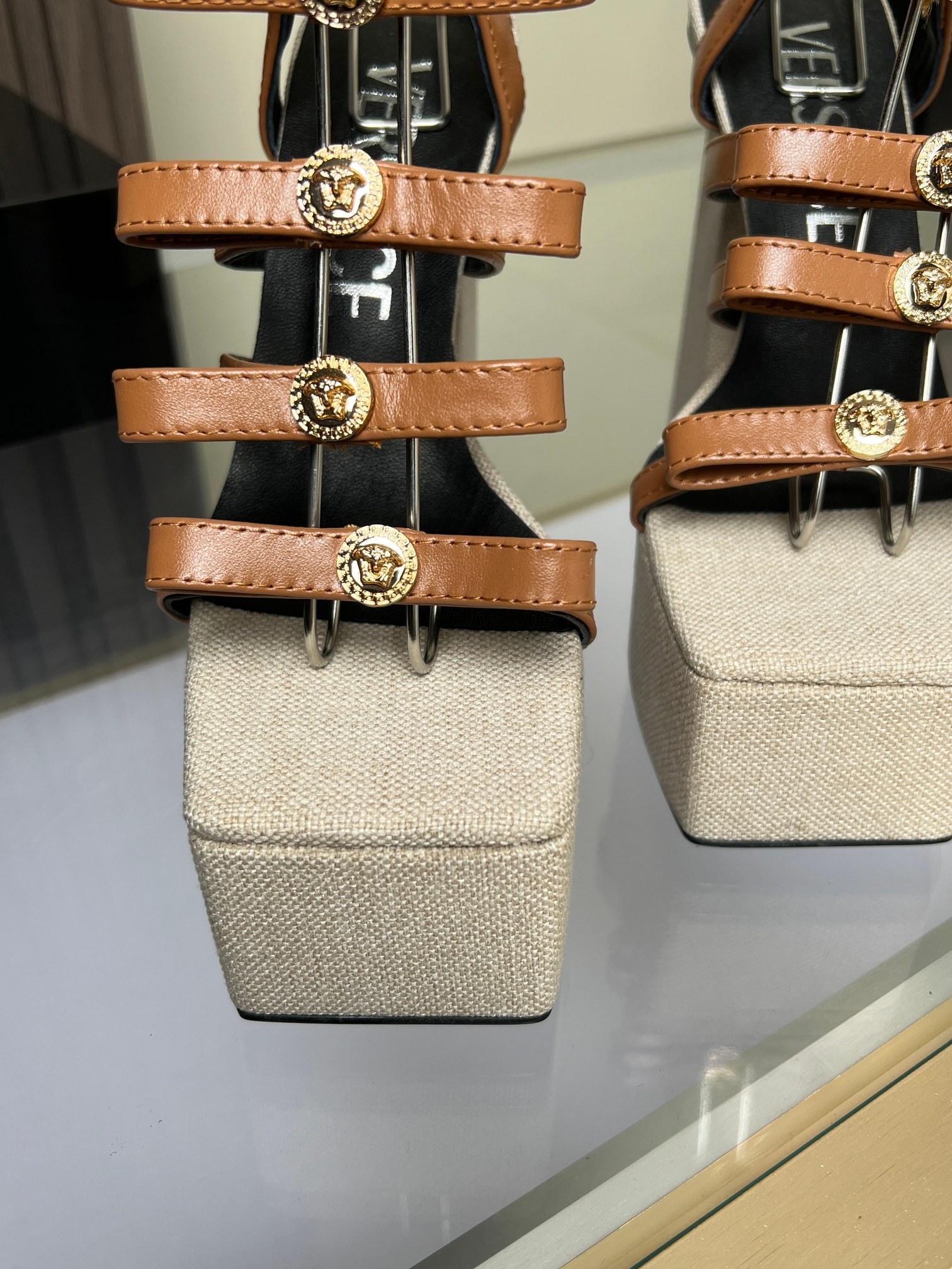 Van Sage’s High-Speed Fashion Tarps Sandals: Cattle Skin, Sheep Hides, Leather Mats - 图片 3