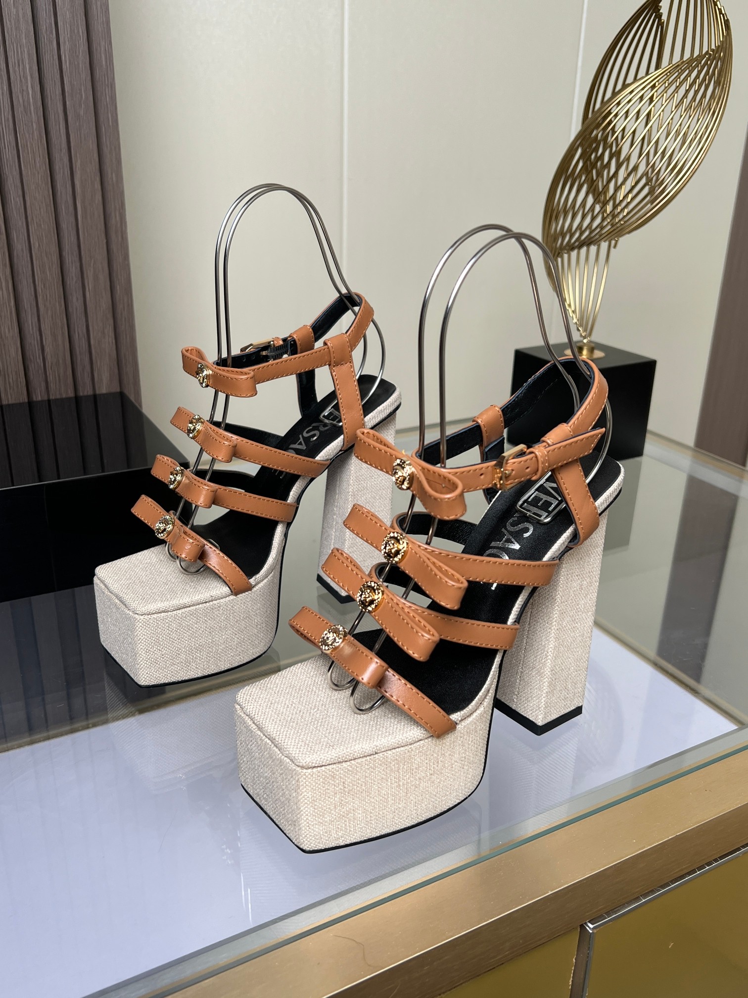 Van Sage’s High-Speed Fashion Tarps Sandals: Cattle Skin, Sheep Hides, Leather Mats - 图片 9