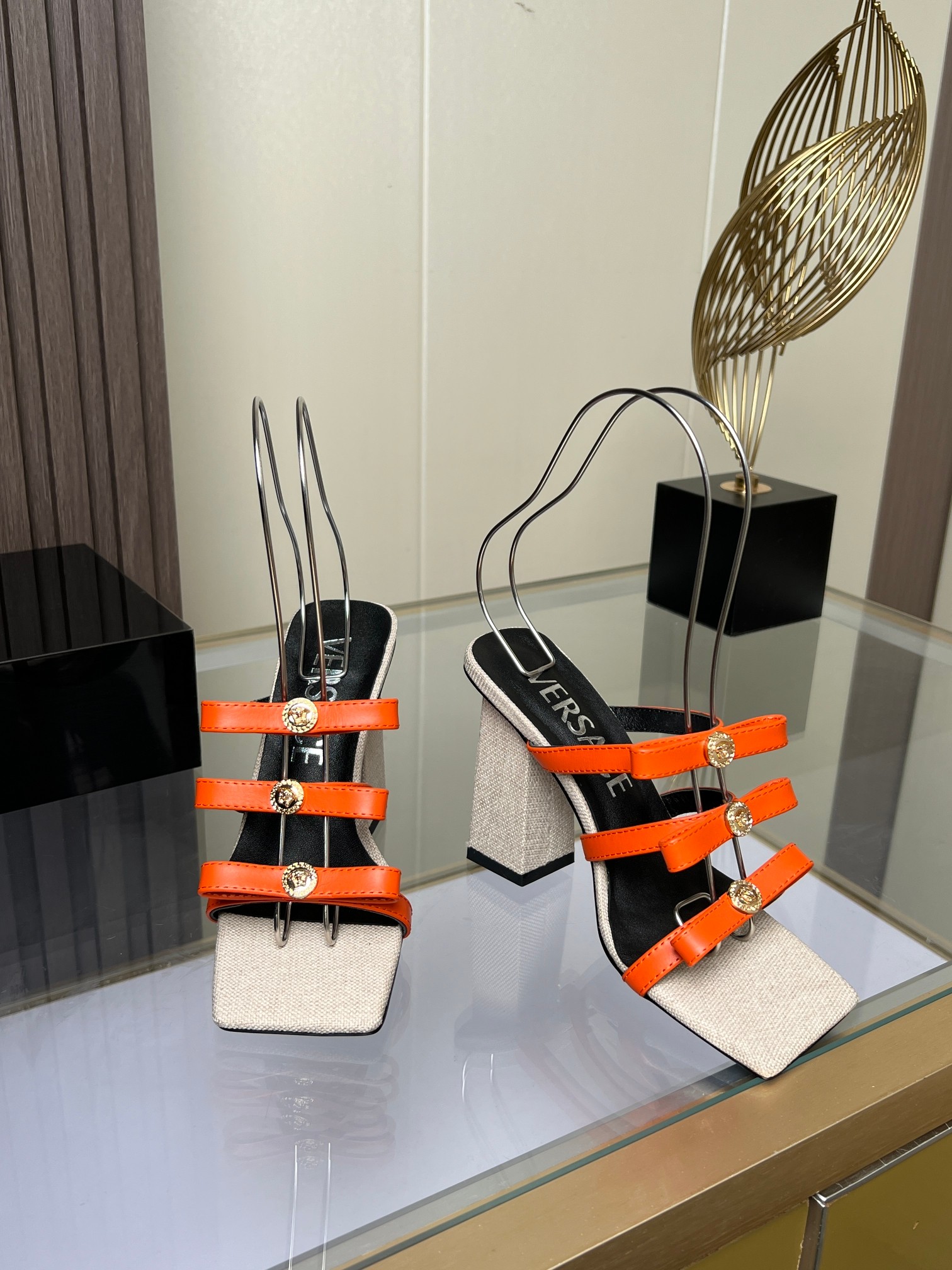 Van Sage’s High-Speed Fashion Sandals: Cattle Skin, Sheep Leather, 9cm High.