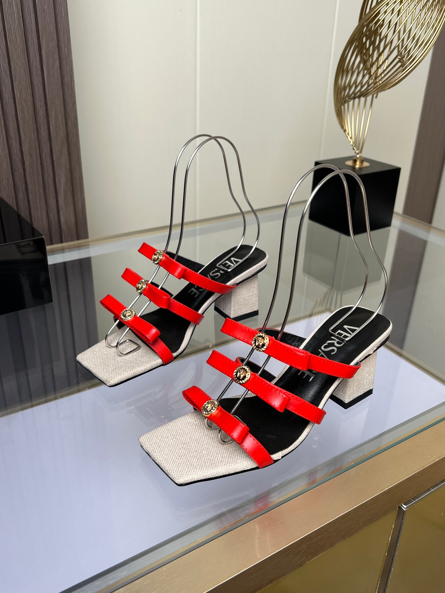 Van Sage’s High-Quality Low-Fashion Sandals: Cow and Sheep Skin, Sheepskin Mats. - 图片 1