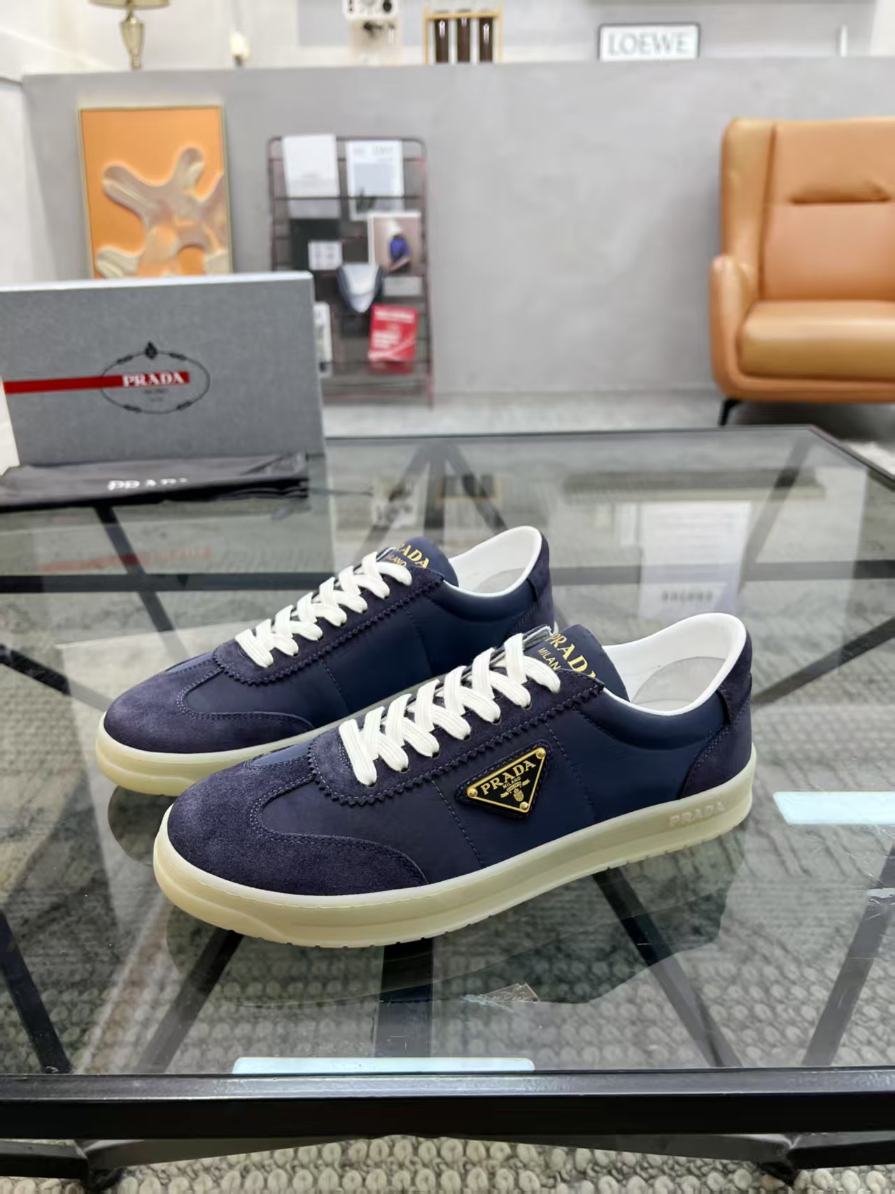 Prada Zapatillas Deportivas de Cuero para Hombre - Elegancia y Confort