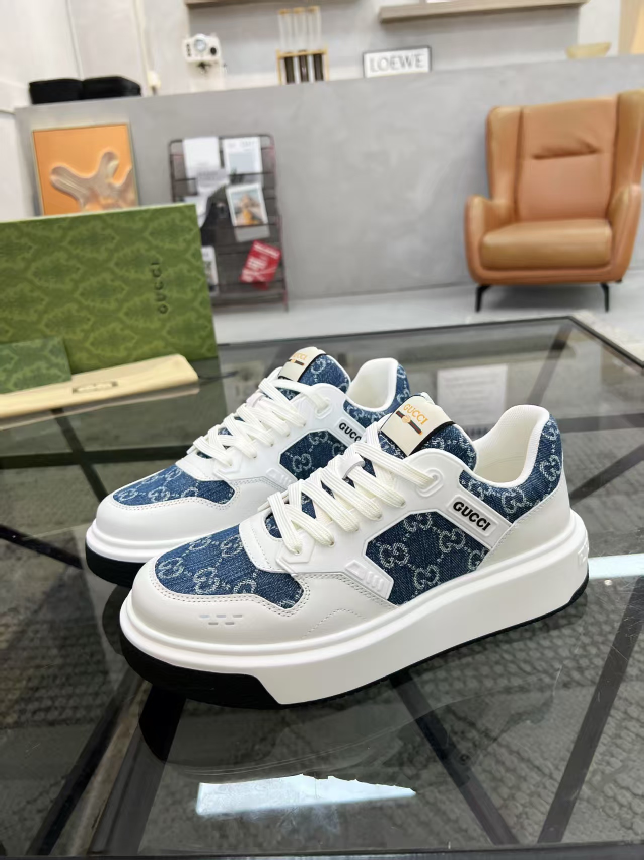 Baskets Gucci Homme en Denim Jacquard avec Détails en Cuir Blanc