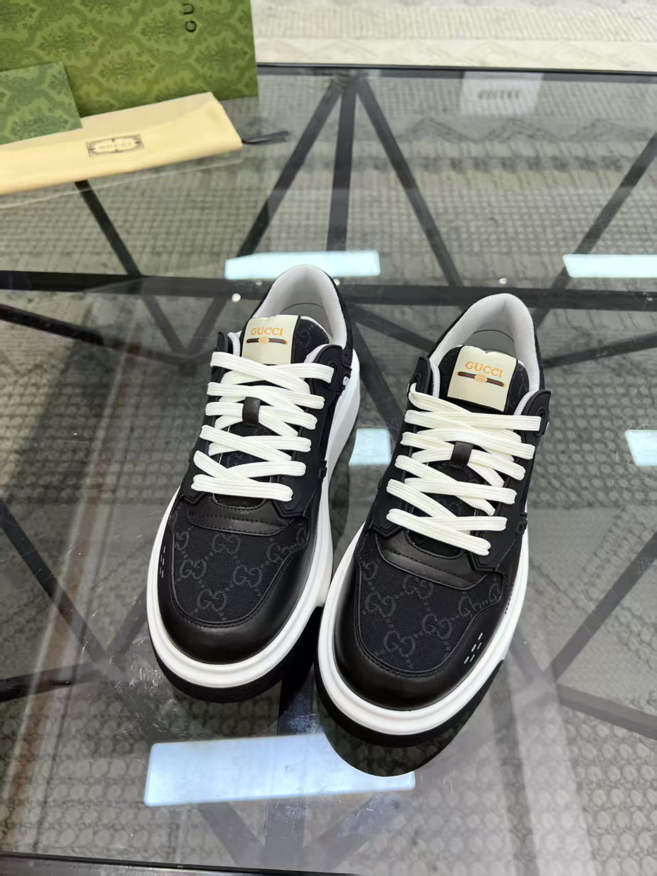 Gucci Heren Sneakers - Zwart Leren Bovenwerk met GG-patroon - Maat 38-45