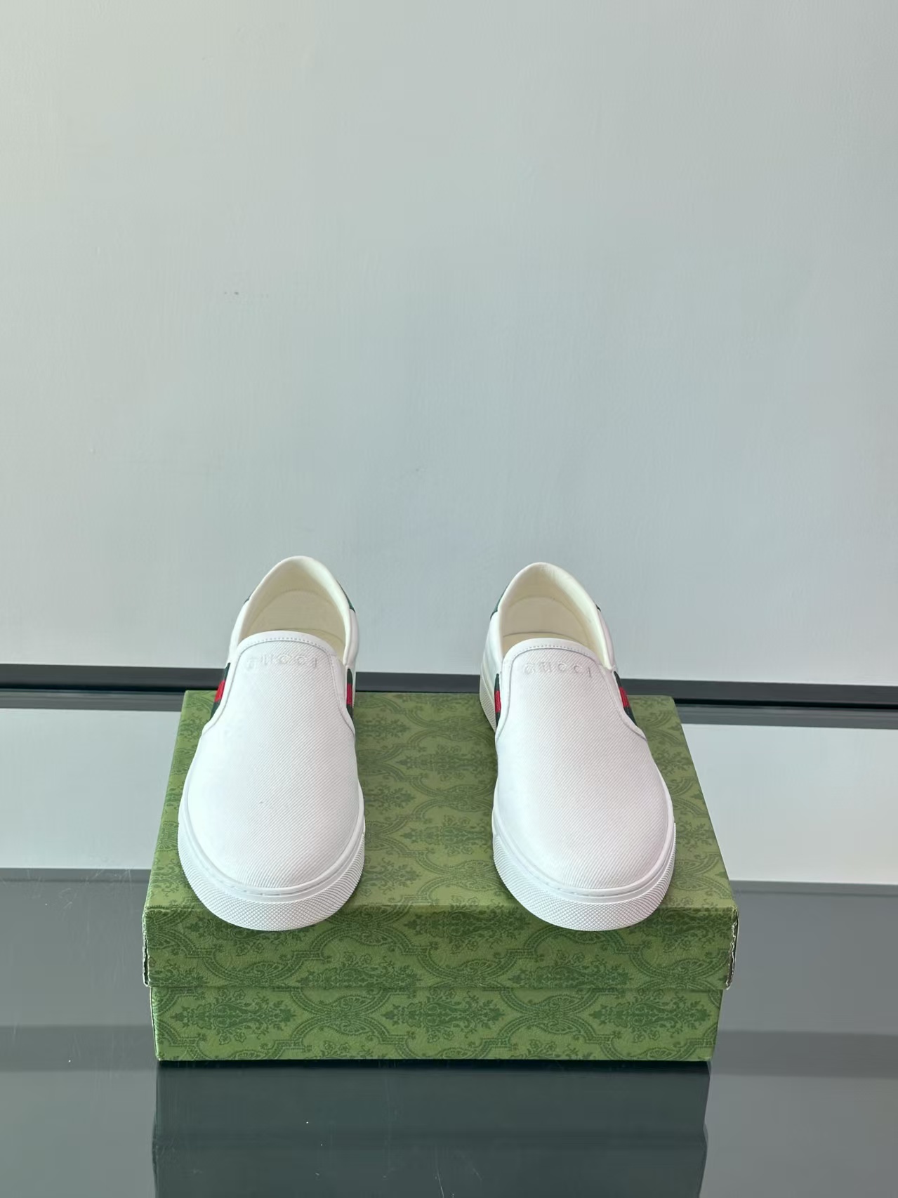 NO:778807,.New men's shoes GUCCI [Lightning] The latest shoes are shipped. Original quality, fashionable and trendy, using special materials, sheepskin lining, new packaging. The feet feel super comfortable, and the workmanship is impeccable. Size: 38-45,, gucci, sheepskin19860909.新款男鞋GUCCI [闪电]最新鞋出货.原单品质 时尚潮流 采用特殊材料 内里网羊皮 全新包装.脚感超舒适,做工简直无可挑剔 码数:38-45,,gucci,sheepskin,Men's shoes