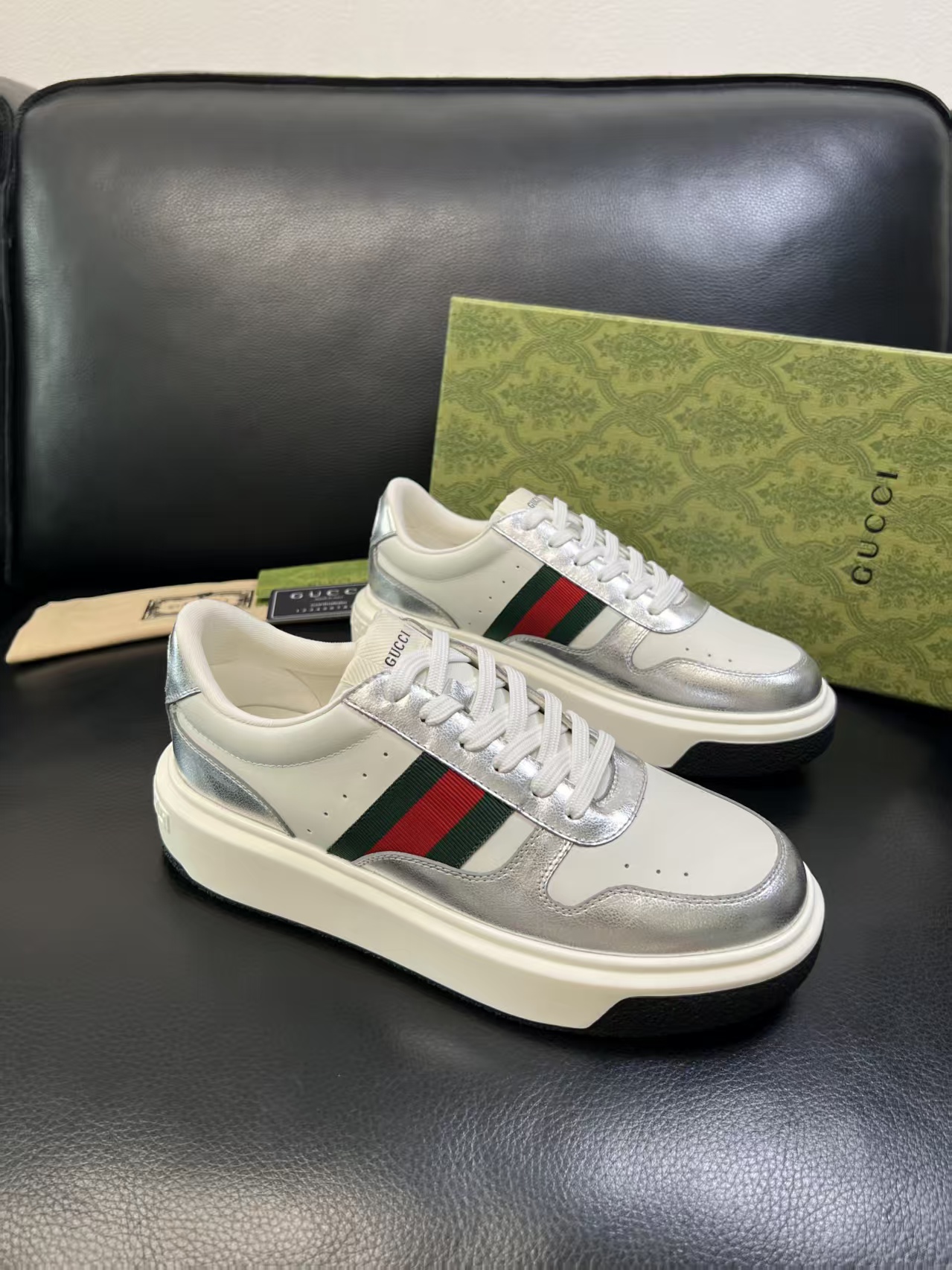 P290，新款男鞋GUCCI  [闪电]最新鞋出货。原单品质    时尚潮流  采用特殊材料 内里网全新包装。脚感超舒适，做工简直无可挑剔    码数:38-45