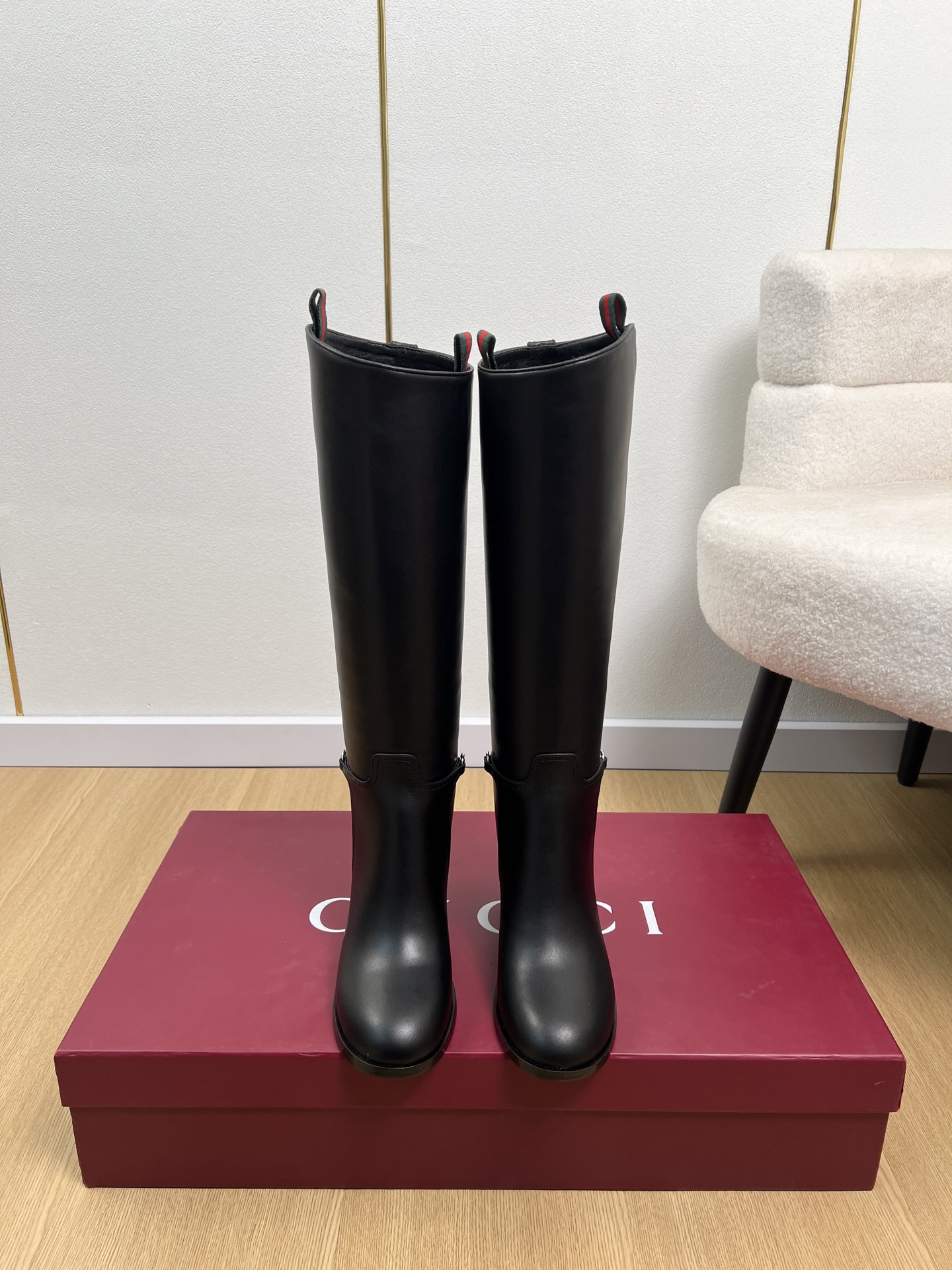 NO:692940,GUCCI Gucci | 2025 G Home 2025 Autumn and Winter New Products The latest series of classic horsebit thick heel boots in the counter can be easily worn on any outfit. The design is simple and the diversified basic models are not seemingly simple, but in fact add many tedious and necessary details. It is a very cute outfit whether at home or out. [Seduce] Thick sole, full toe, wide design, very comfortable, both sporty and casual business& Upper Original custom calfskin lining  Cowhide lining Outsole Italian imported cowhide outsole Heel height 9cm Size 35-42 (40.41.42 customization is not returnable), boots, gucci, gucci, gucci, boots, cowhide19860909GUCCI 古驰 | 2025 G家2025秋冬新品 专柜最新经典马衔扣粗跟长靴系列 上脚轻松驾驭任何服饰.设计简约、选择多样化的基础款,而非看似简单,实则添加许多繁琐必要的细节.无论是居家还是外出都是非常可爱的穿搭[勾引]厚底,鞋头饱满,宽版设计,非常非常舒适,既运动,又可以休闲商务& 鞋面 原版定制小牛皮 内里 牛皮内里 大底 意大利进口牛皮大底 跟高 9cm 码数 35-42（40.41.42定制不退换）,靴子,gucci,gucci,gucci,boots,cowhide,Women's Shoes