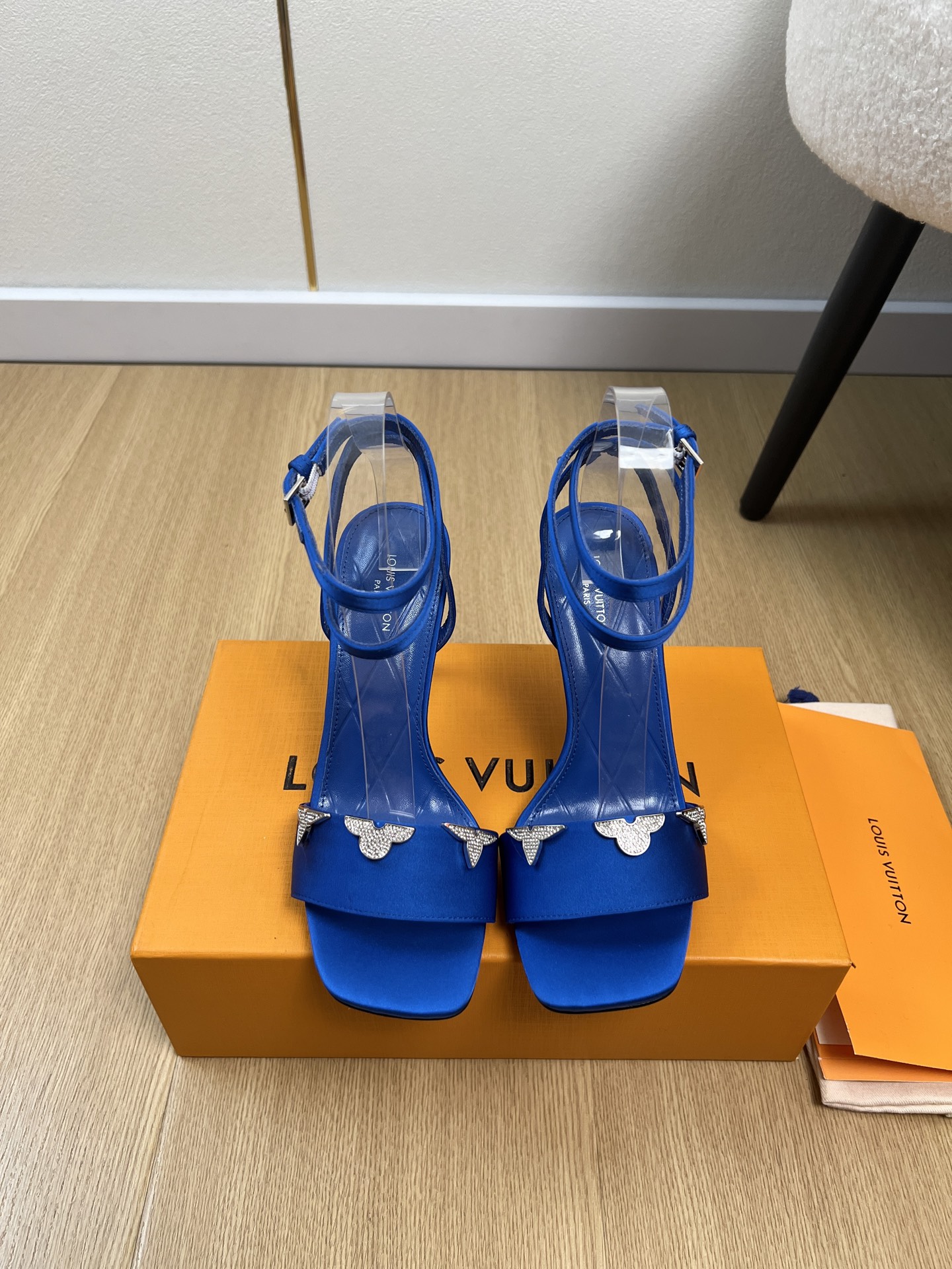 NO:788121,High version Louis Vuitton | 2026 L's 2026 early spring new products. The latest high-heeled sandals series in the counter can be easily worn with any outfit. The design is simple and the diversified basic models are not seemingly simple, but in fact add many tedious and necessary details. It is a very cute outfit whether at home or out. [Seduce] Thick sole, full toe, wide design, very comfortable, both sporty and casual business& Upper Customized cow patent leather/silk  Lining imported goatskin outsole original Italian genuine leather outsole heel height 9cm size 34-41 (34.40.41 customized non-returnable), high heels sandals, louis vuitton, louis vuitton, louis vuitton, sandals, high heels, sheepskin, real silk, Leather soles19860909高版本 Louis Vuitton 路易威登 | 2026 L家2026早春新品 专柜最新高跟凉鞋系列 上脚轻松驾驭任何服饰.设计简约、选择多样化的基础款,而非看似简单,实则添加许多繁琐必要的细节.无论是居家还是外出都是非常可爱的穿搭[勾引]厚底,鞋头饱满,宽版设计,非常非常舒适,既运动,又可以休闲商务& 鞋面 定制牛漆皮/真丝 内里 进口山羊皮 大底 原版意大利真皮大底 跟高 9cm 码数 34-41（34.40.41定制不退换）,高跟鞋凉鞋,louis vuitton,louis vuitton,louis vuitton,sandals,high heels,sheepskin,real silk,Leather soles,Women's Shoes