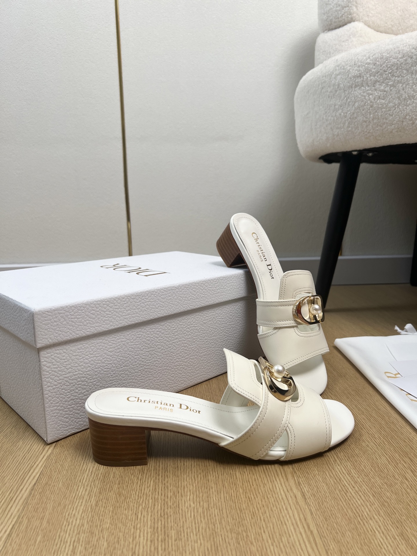 Dior Style Leather Women's Shoes style reference detail image 4 from source 785010