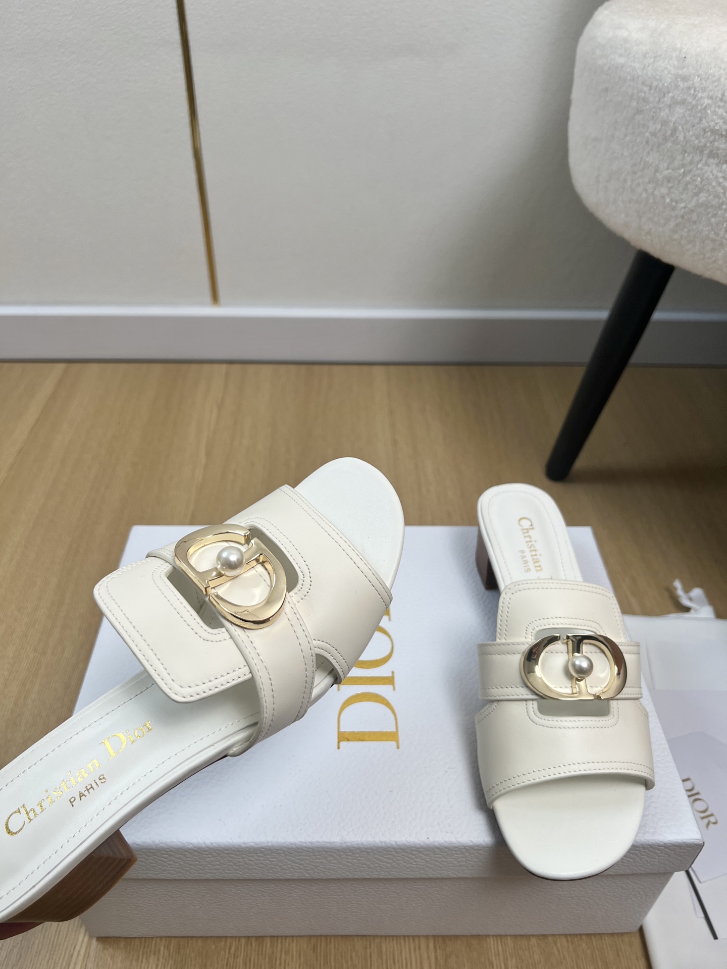 Dior Style Leather Women's Shoes style reference detail image 5 from source 785010